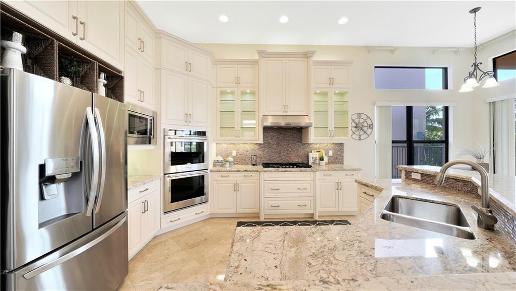 9512 Eden Roc Ct