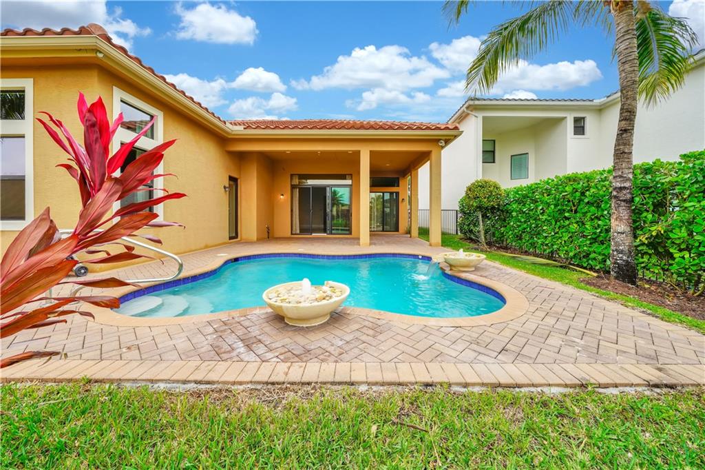 9512 Eden Roc Ct