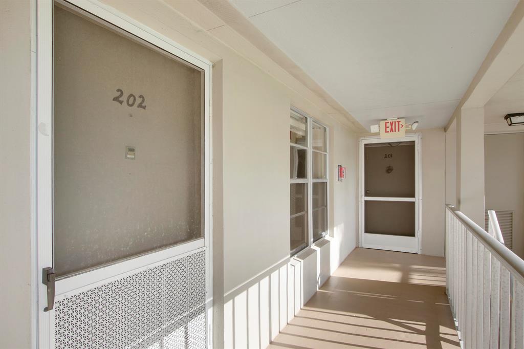 5 Lake Vista Trail 202