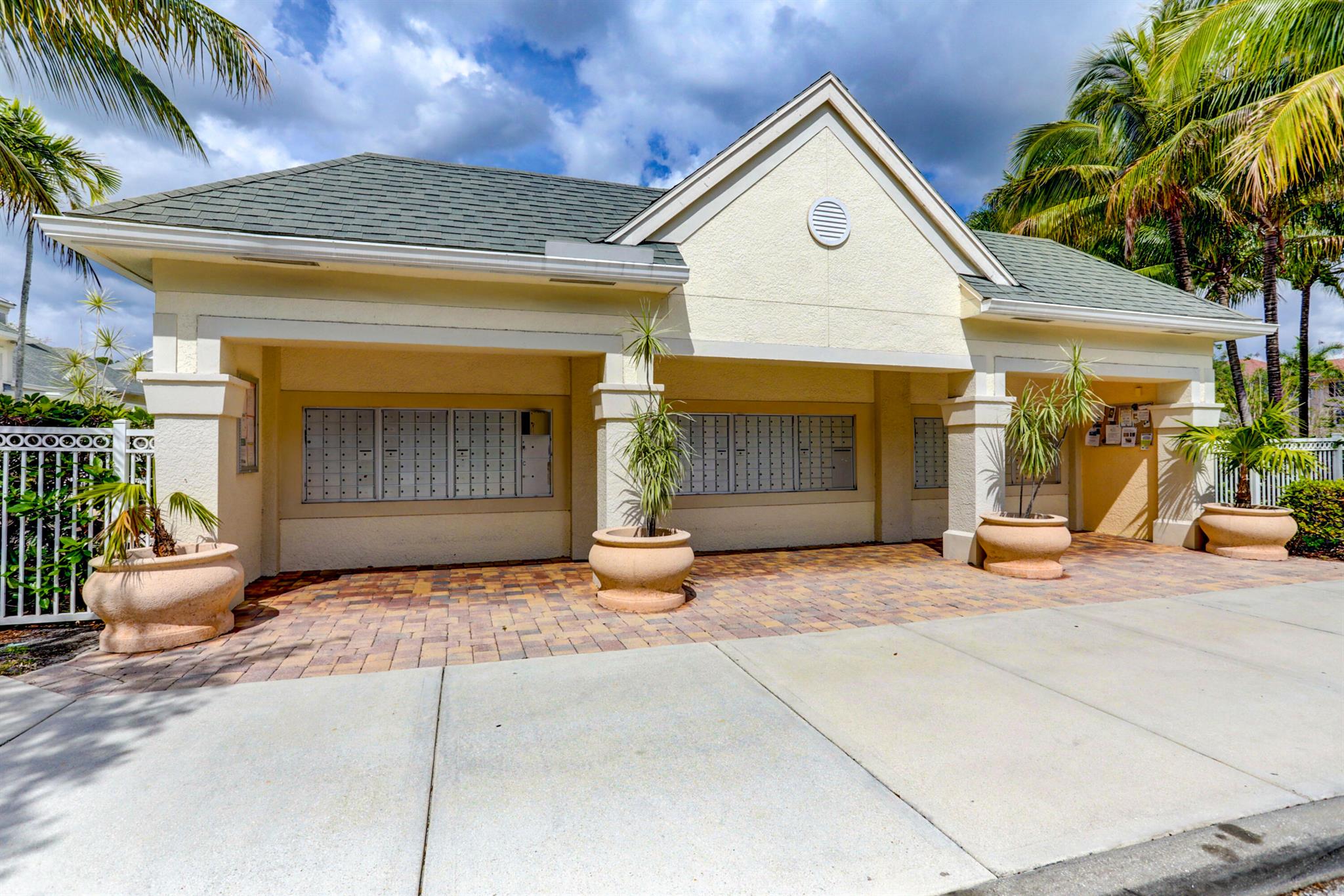 125 Galicia Way 206