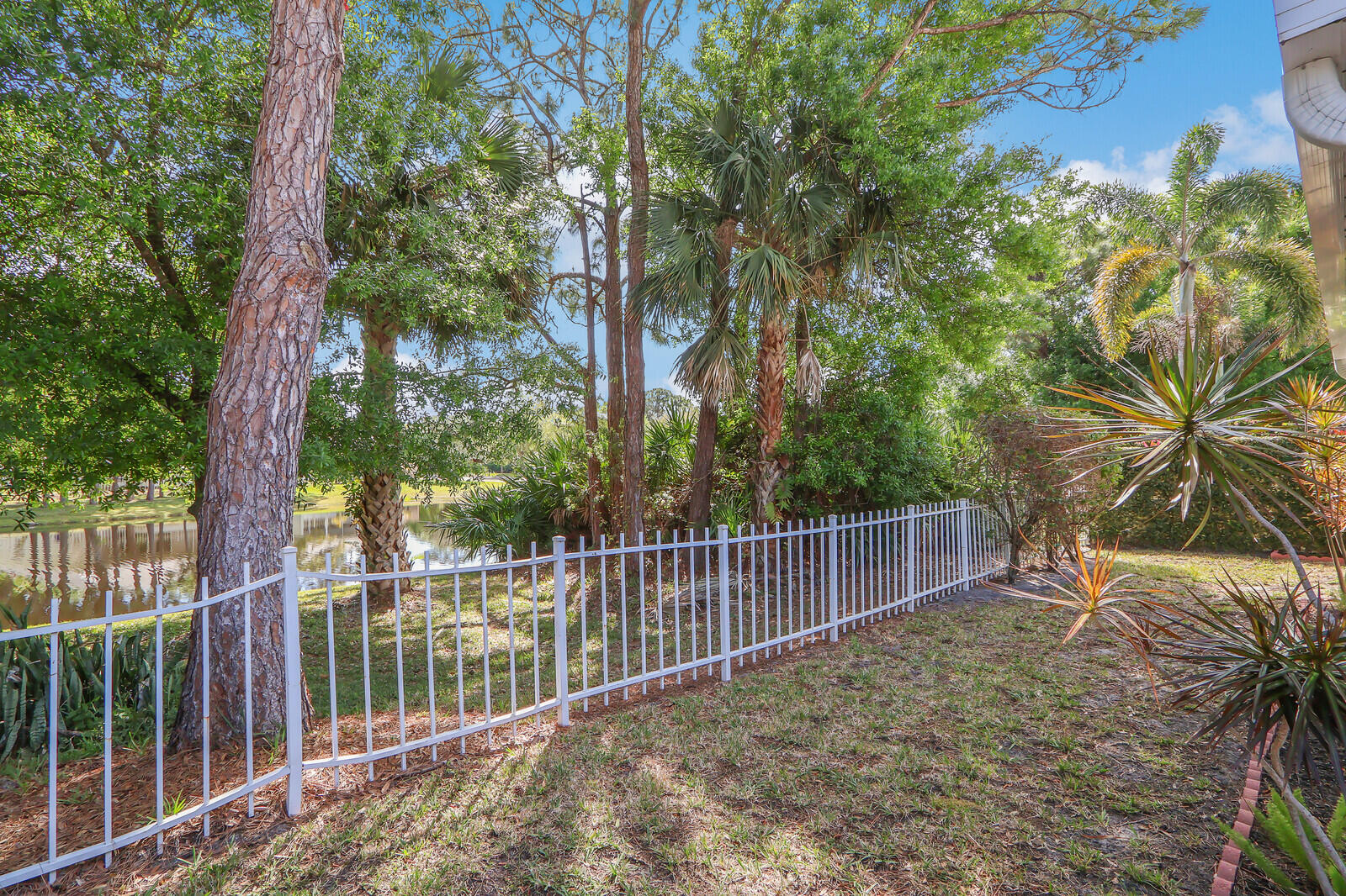 7499 SE Bay Cedar Circle