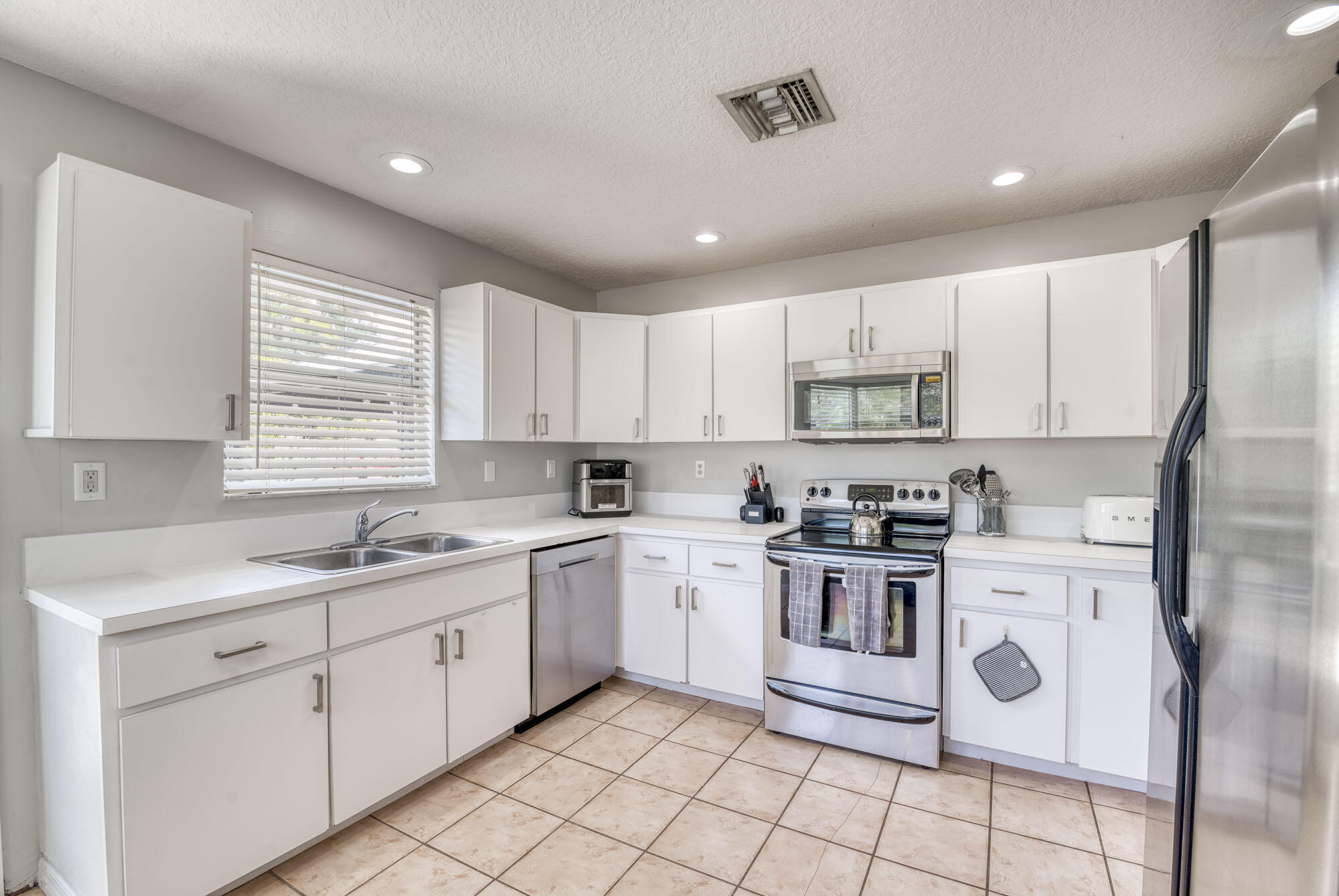 6118 Barbara Street