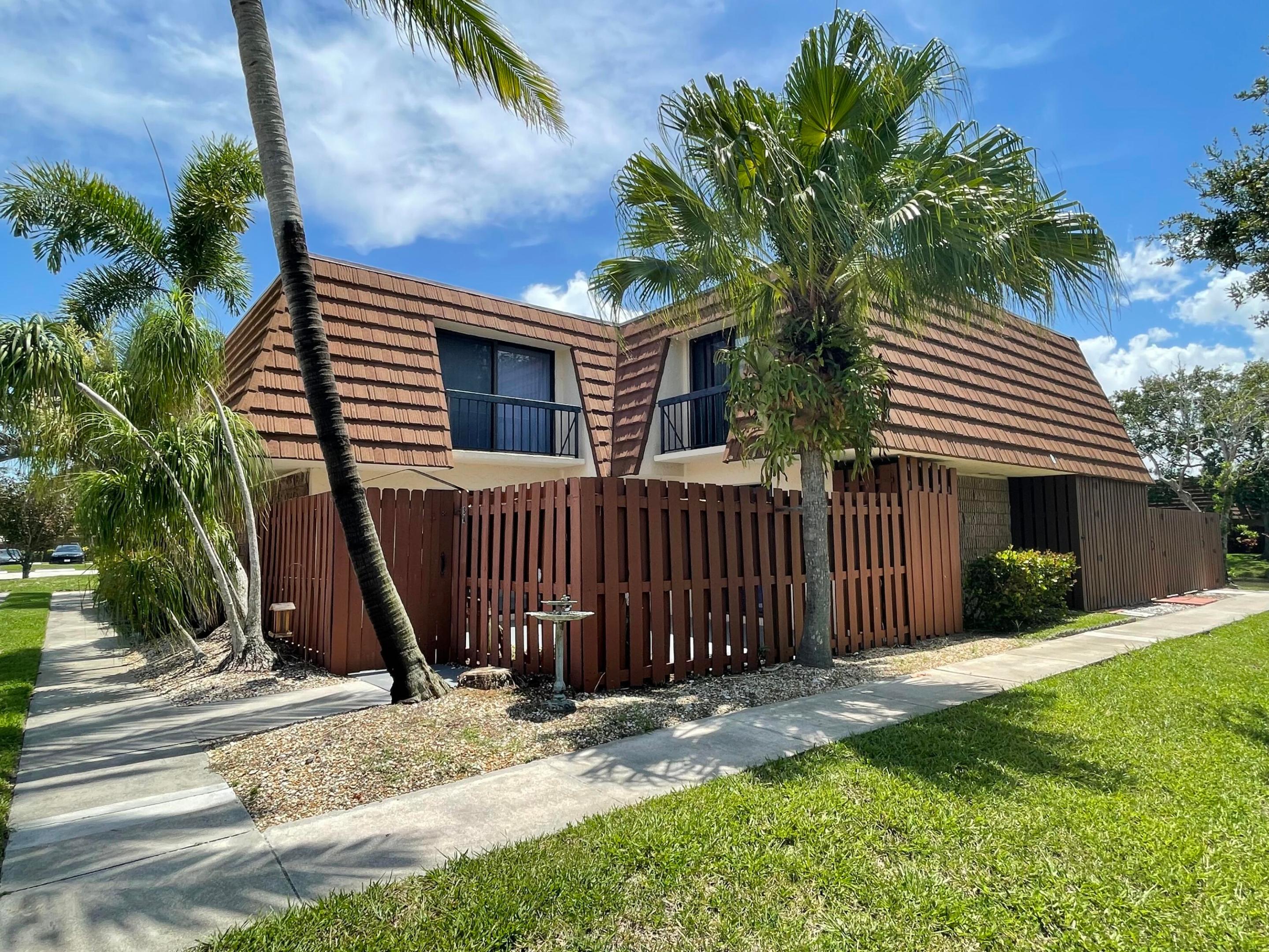 825 Center Street 8a