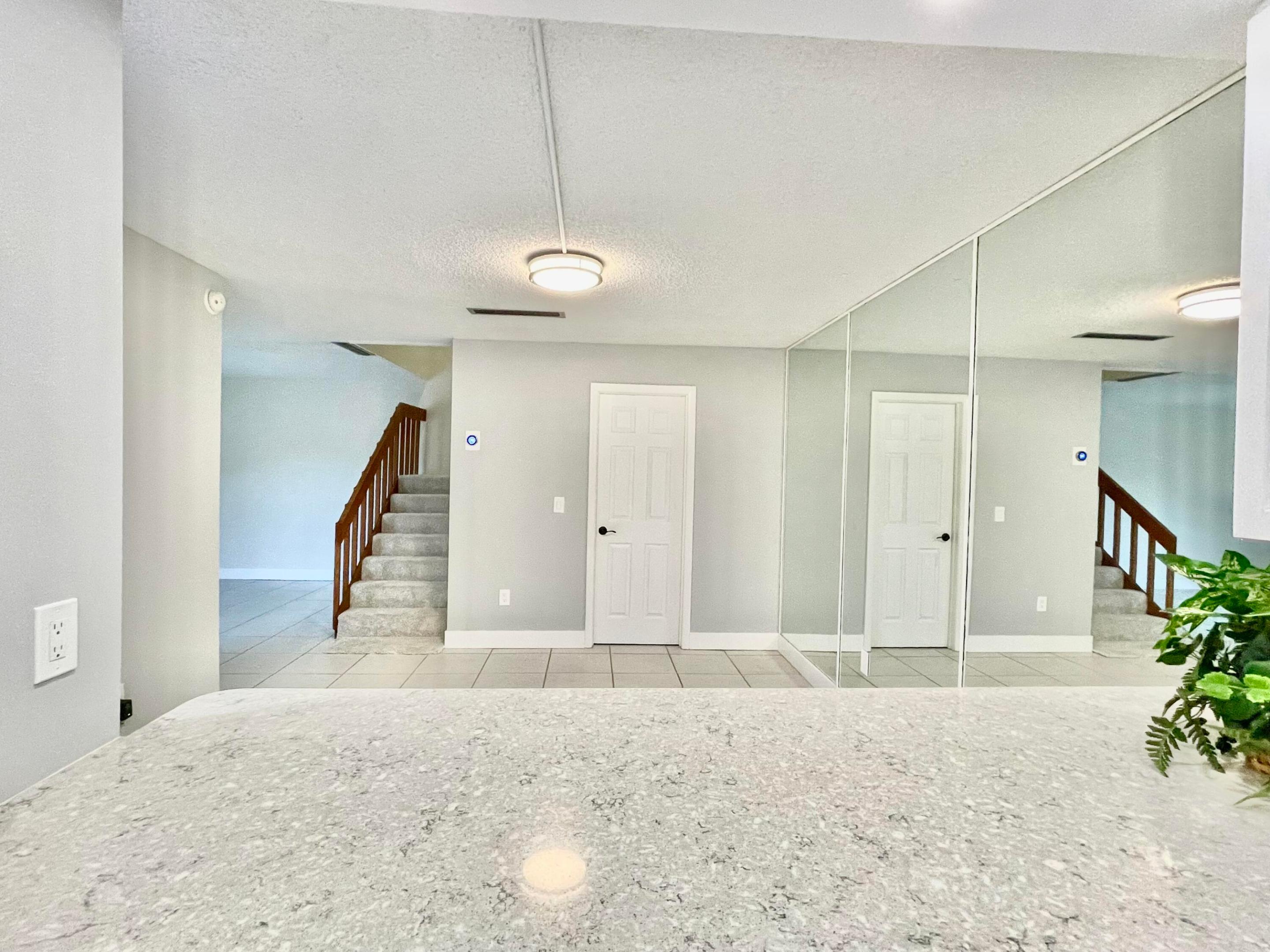 825 Center Street 8a