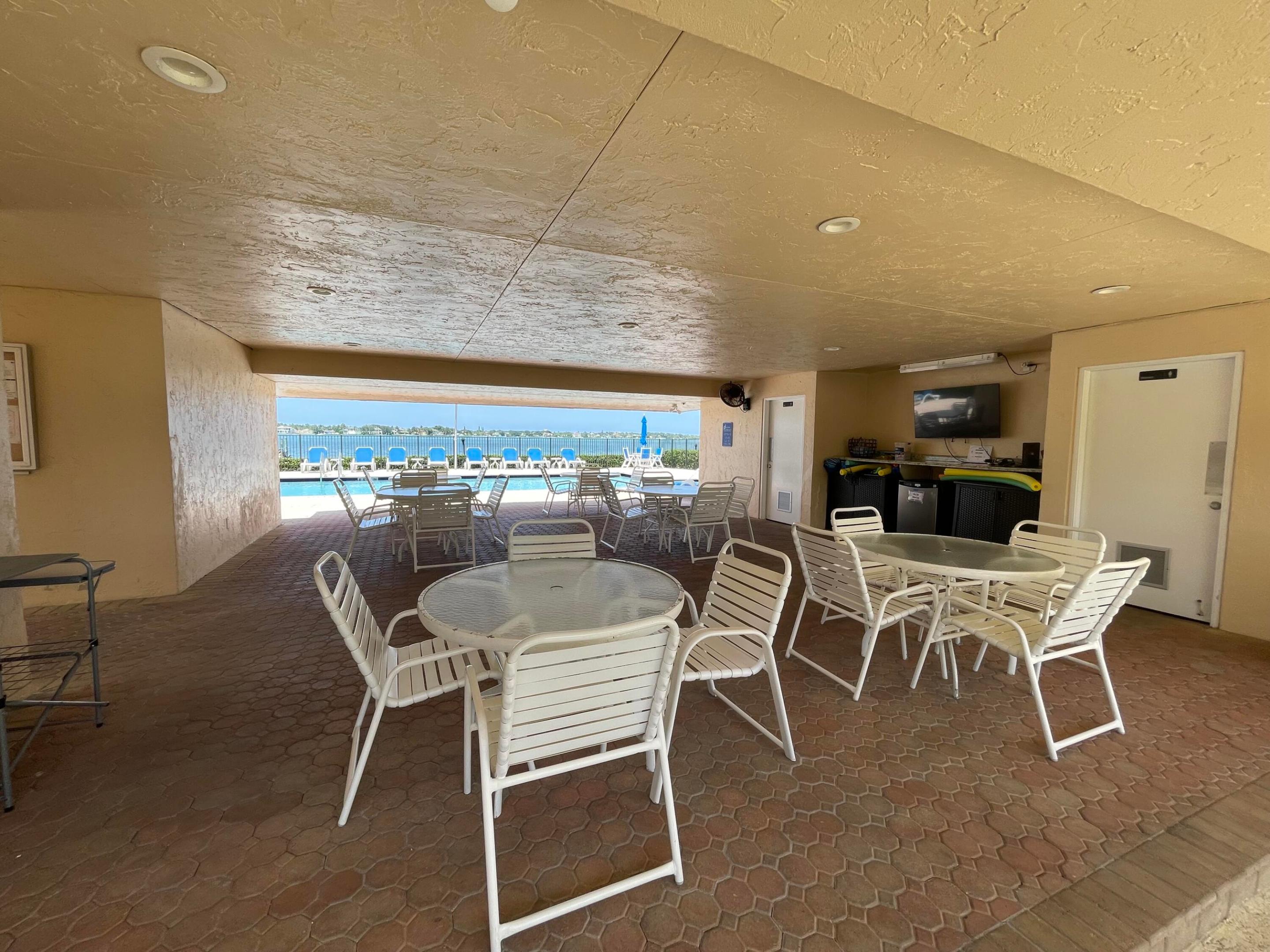825 Center Street 8a