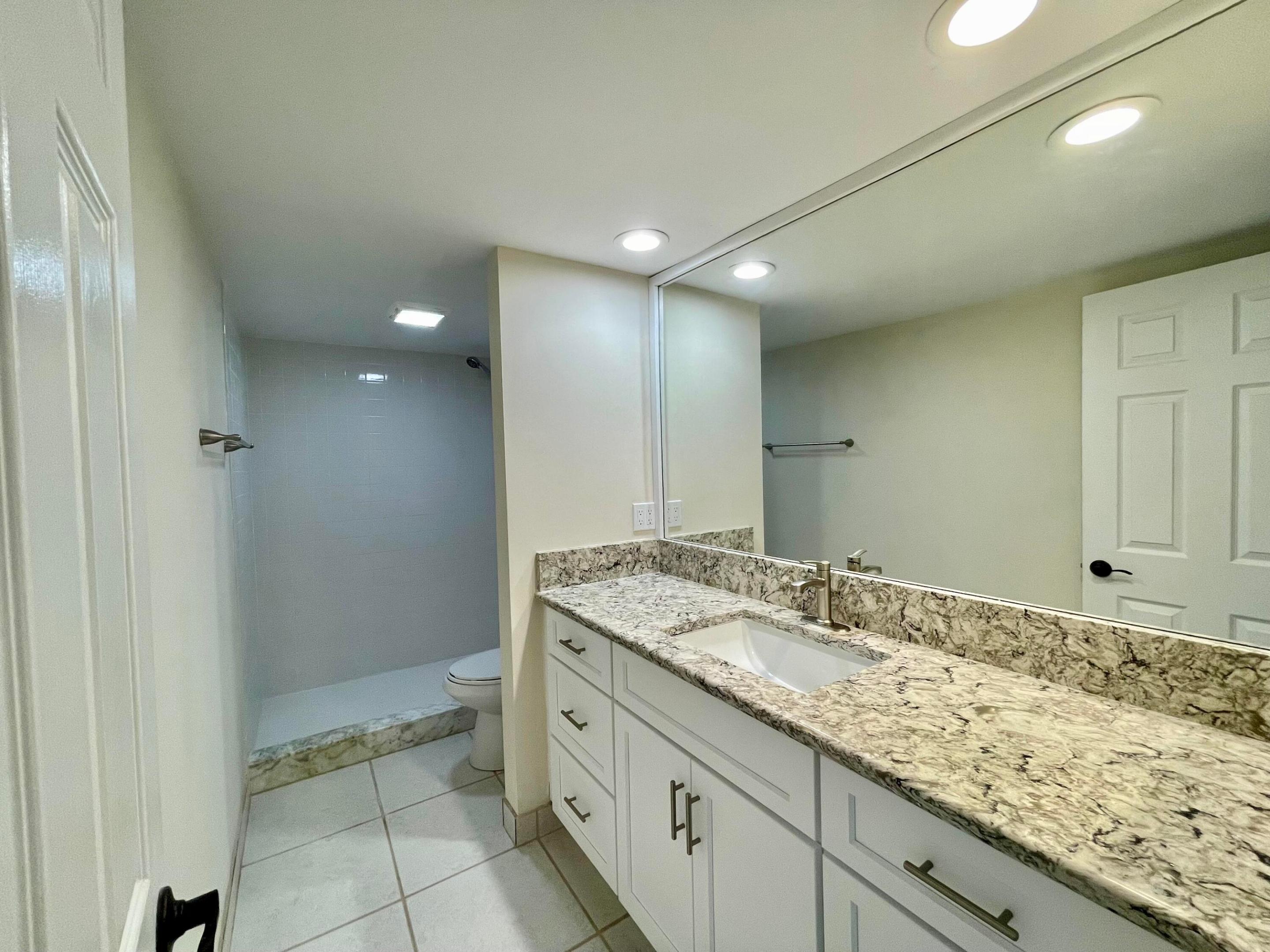 825 Center Street 8a