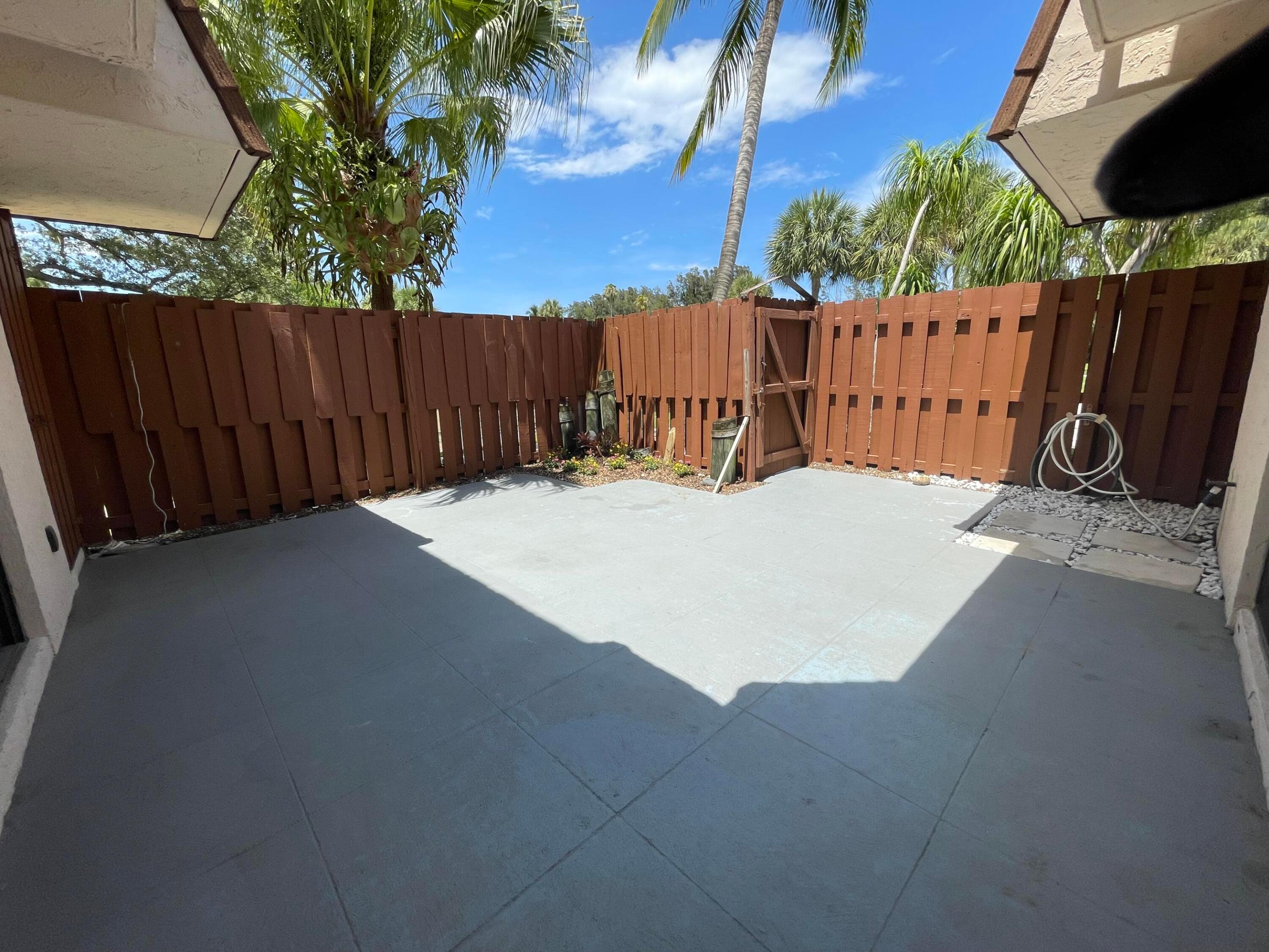 825 Center Street 8a