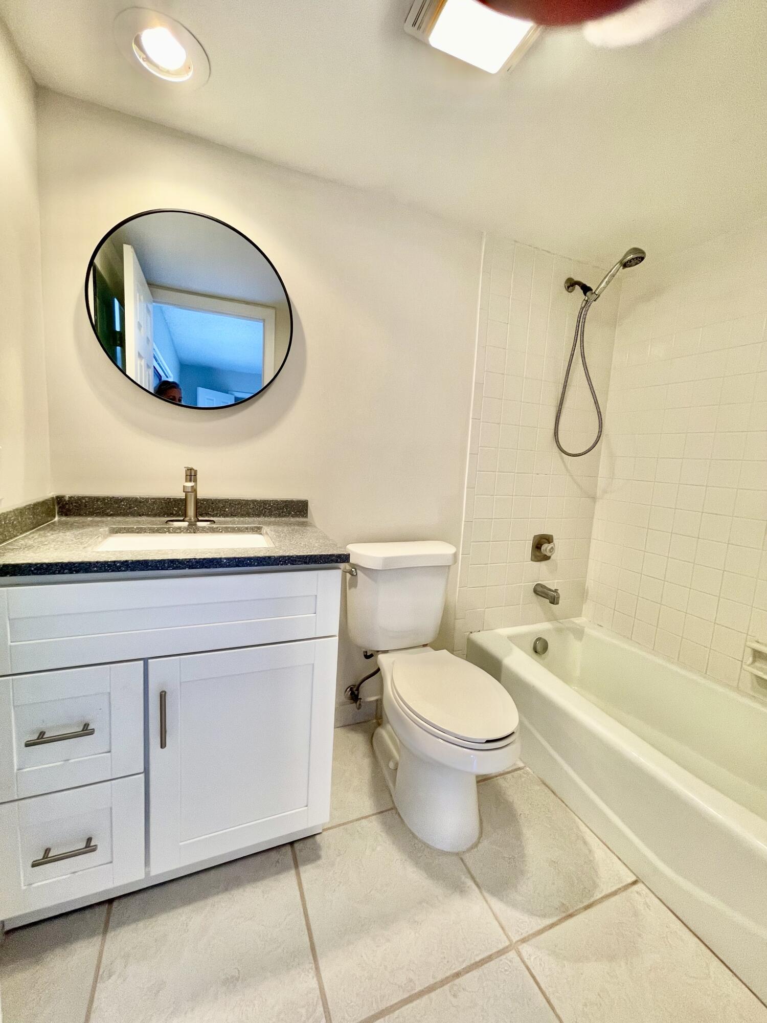 825 Center Street 8a