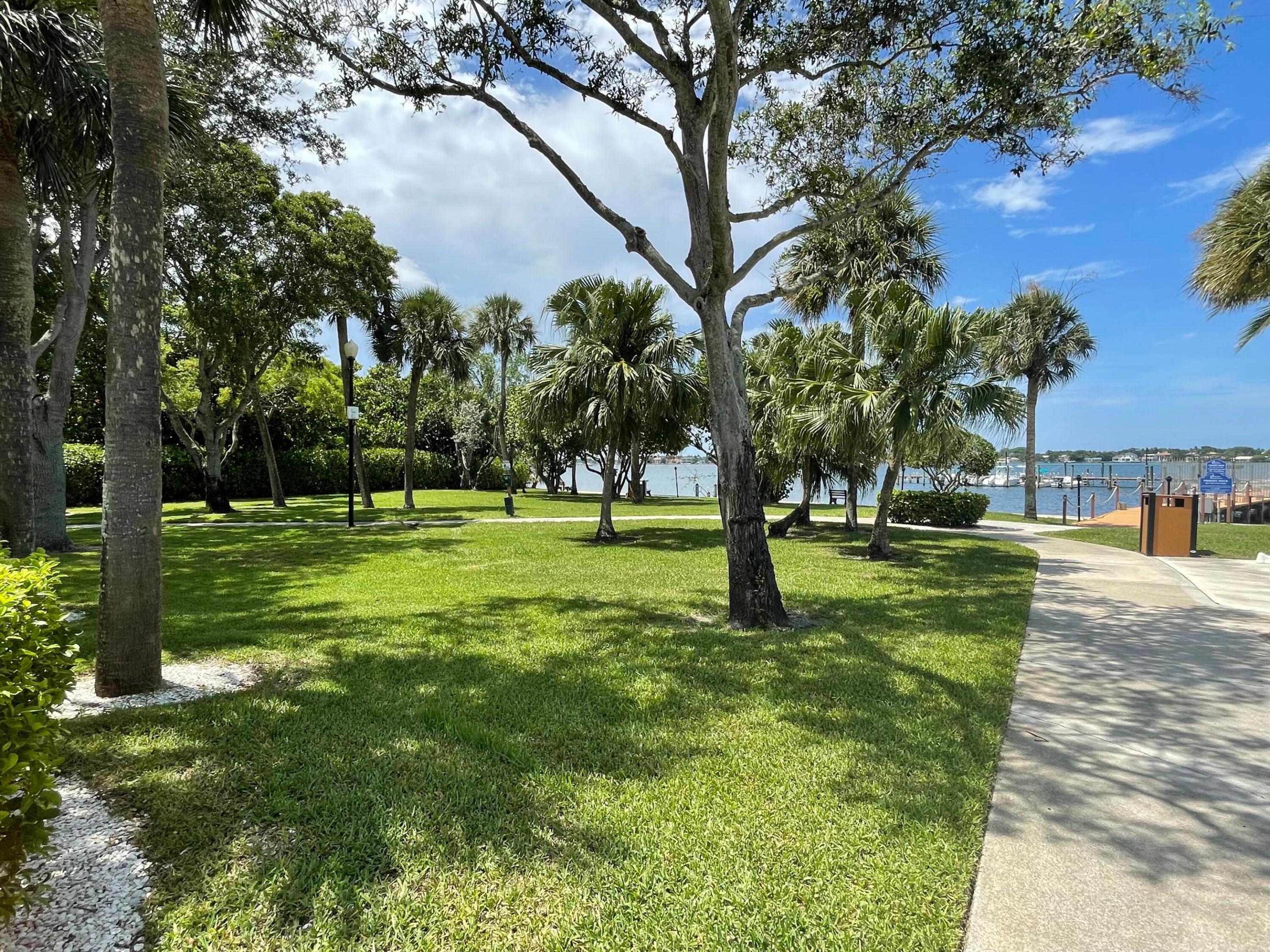 825 Center Street 8a