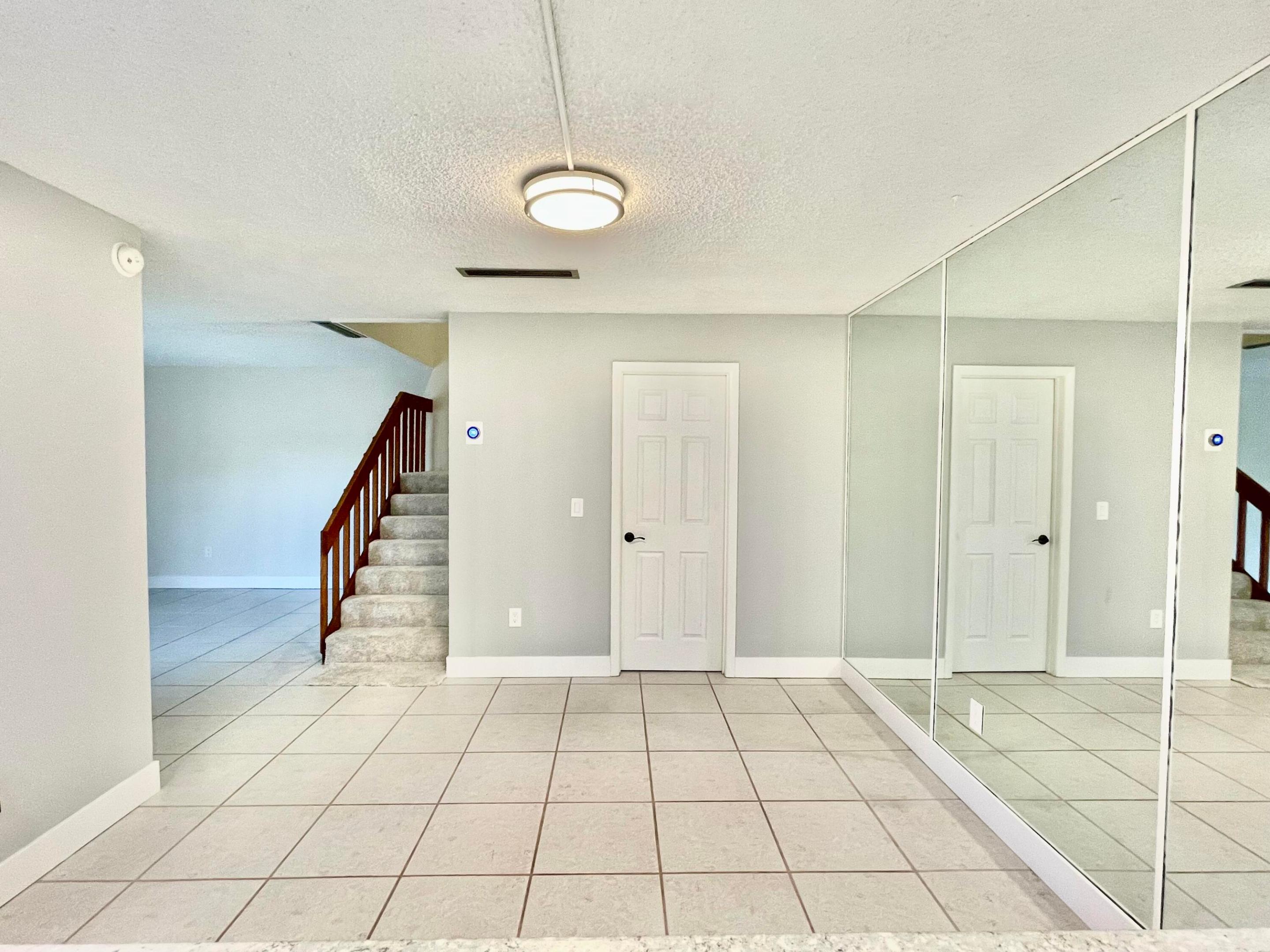 825 Center Street 8a