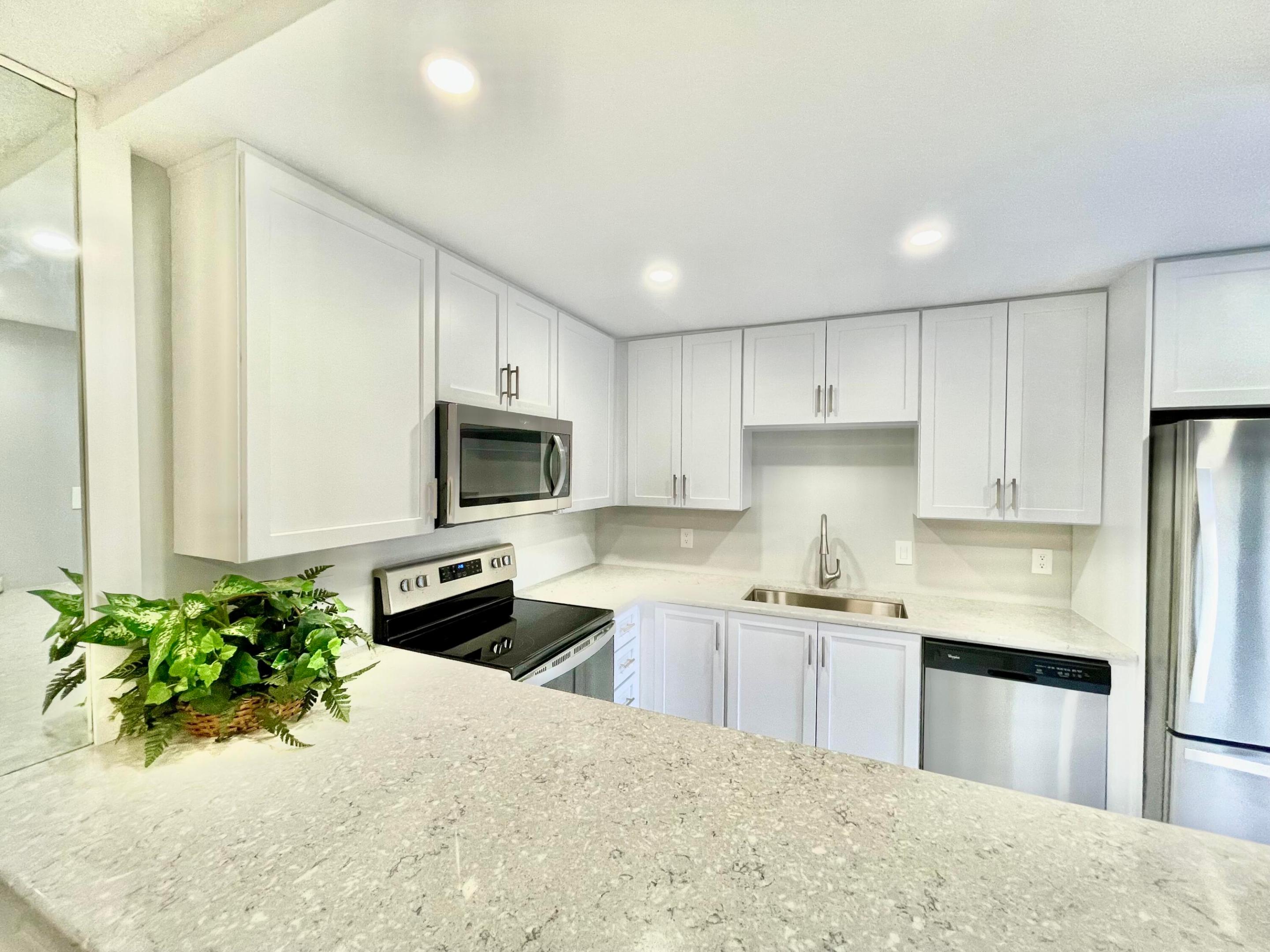 825 Center Street 8a
