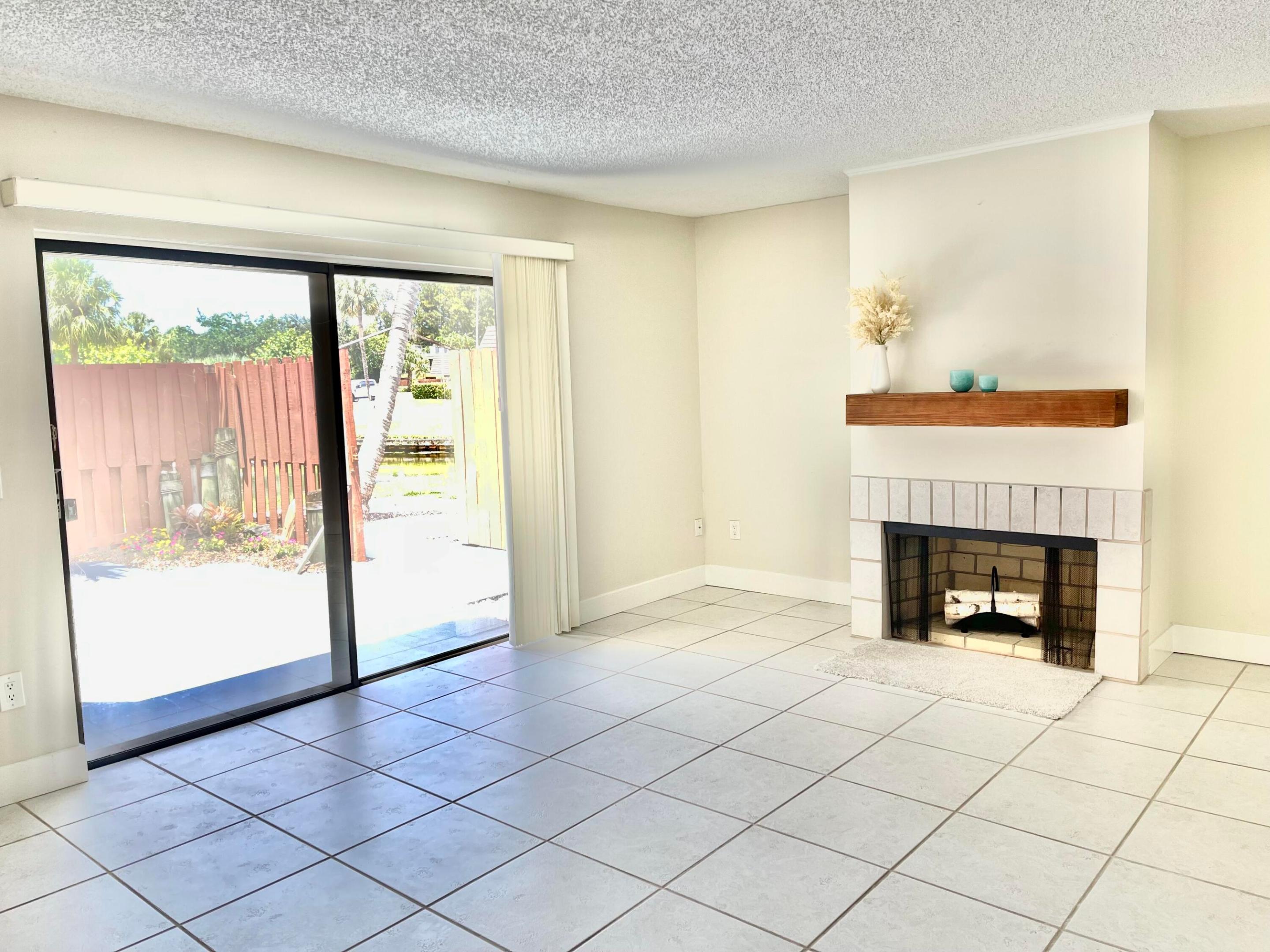825 Center Street 8a