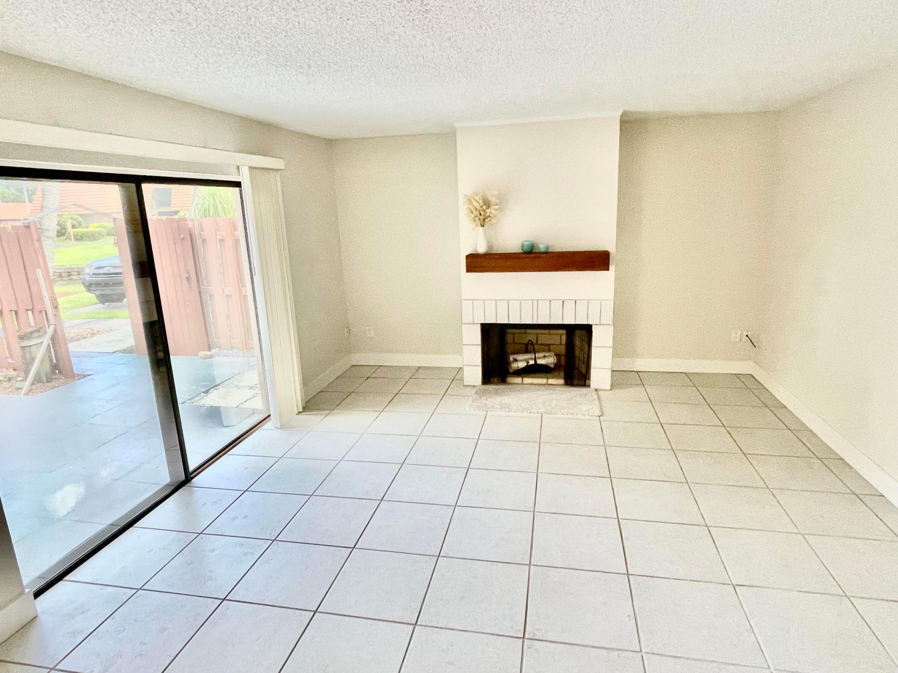 825 Center Street 8a