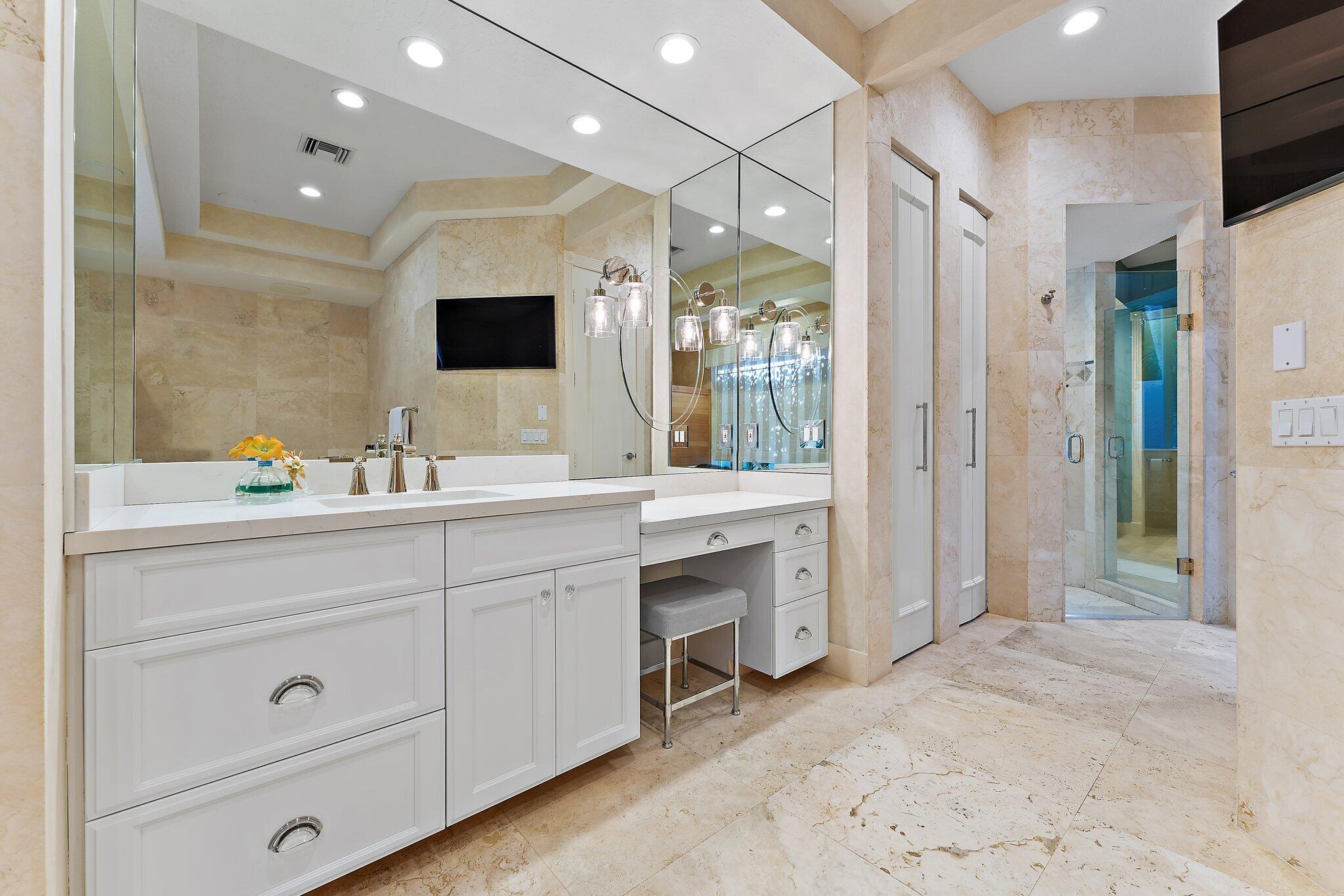 18808 SE Windward Island Lane