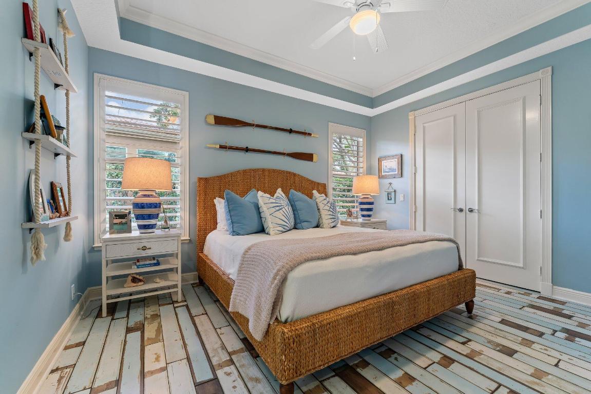 18808 SE Windward Island Lane