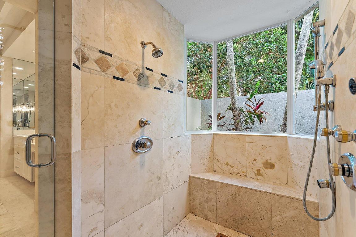 18808 SE Windward Island Lane