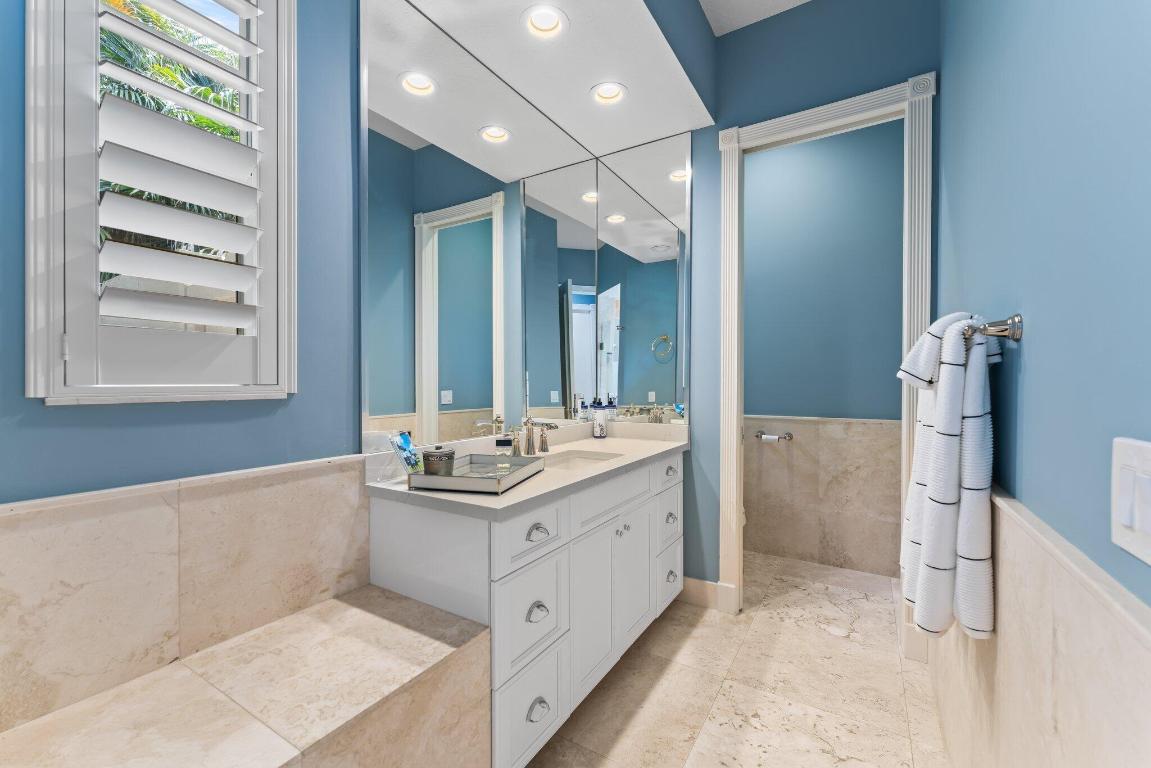 18808 SE Windward Island Lane