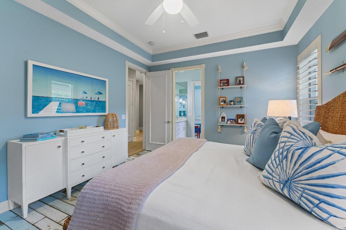 18808 SE Windward Island Lane