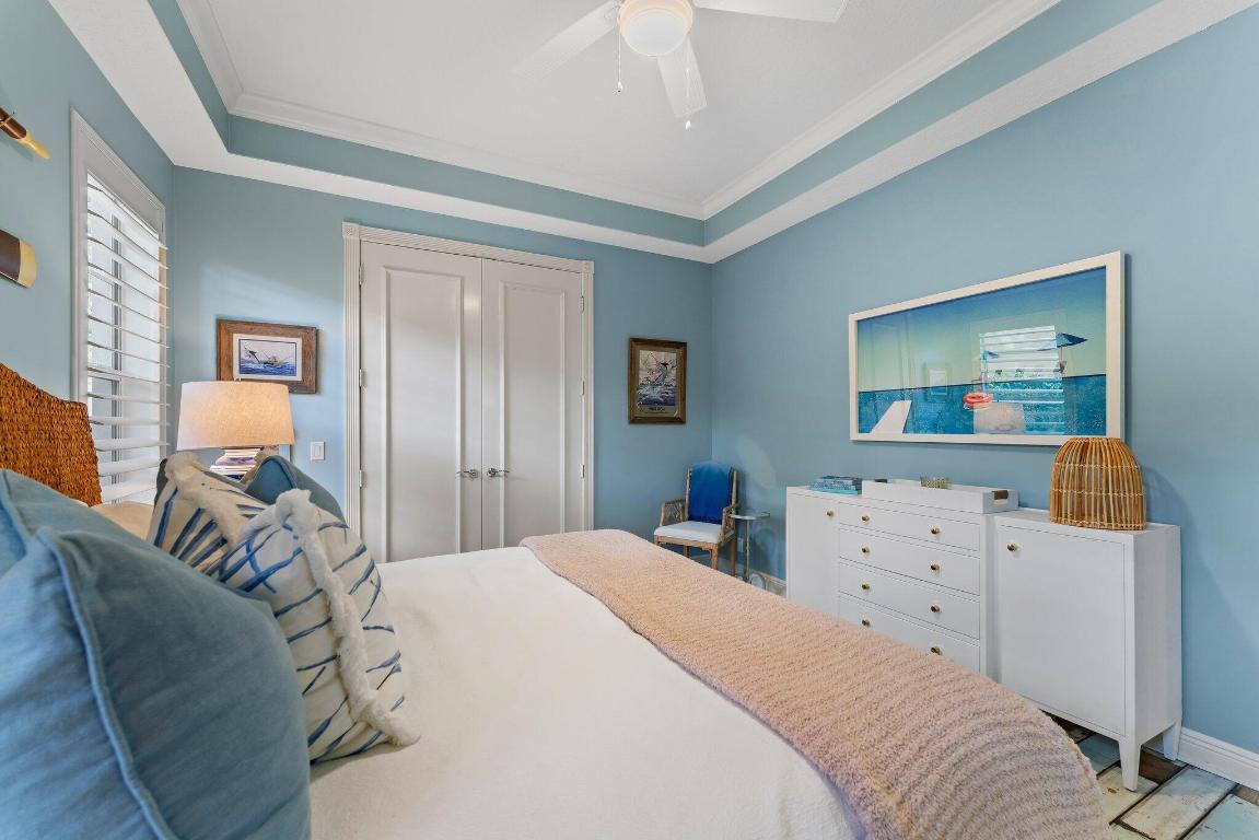 18808 SE Windward Island Lane