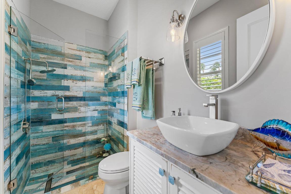 18808 SE Windward Island Lane