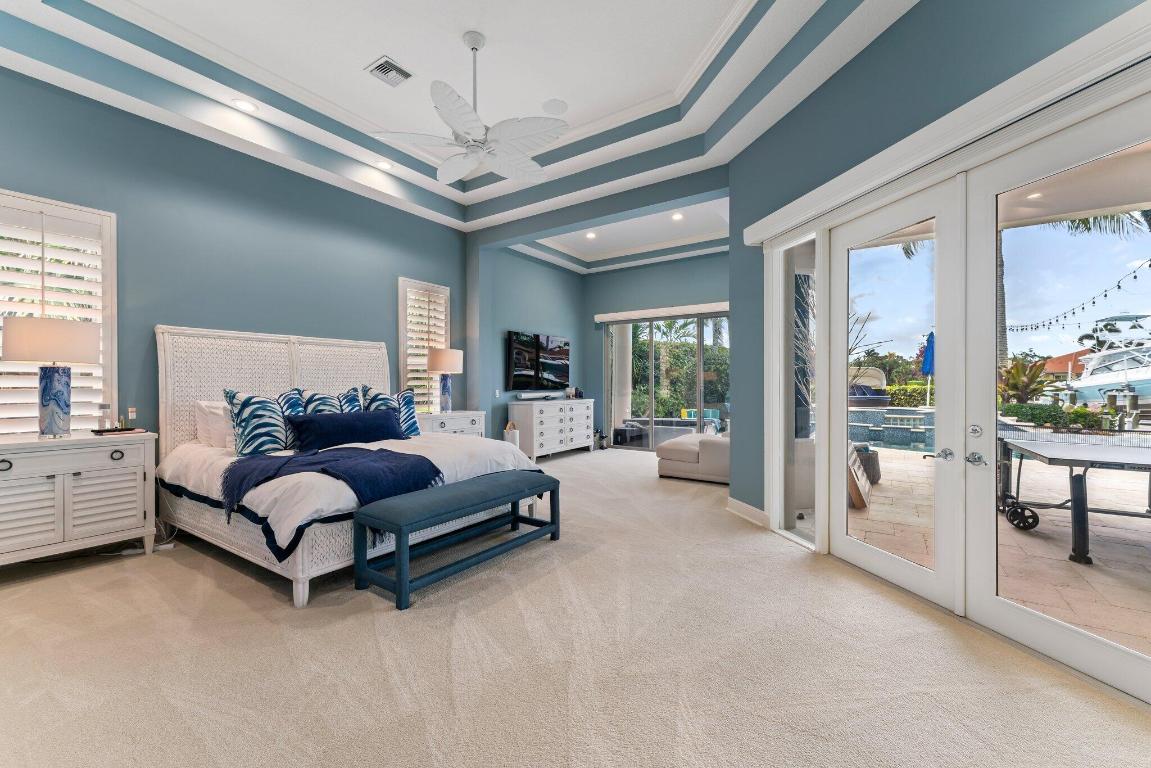 18808 SE Windward Island Lane