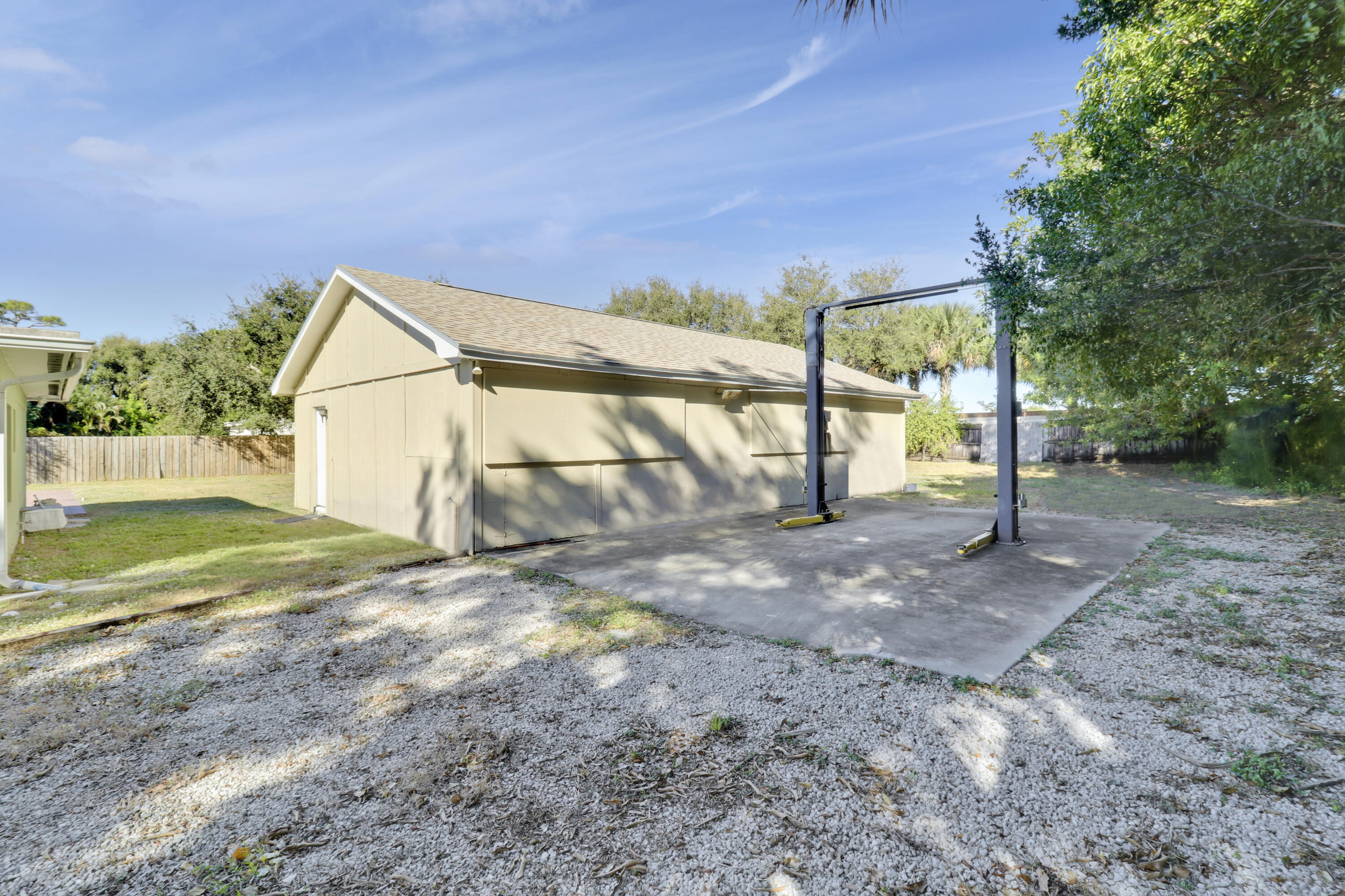 2867 Oak Drive