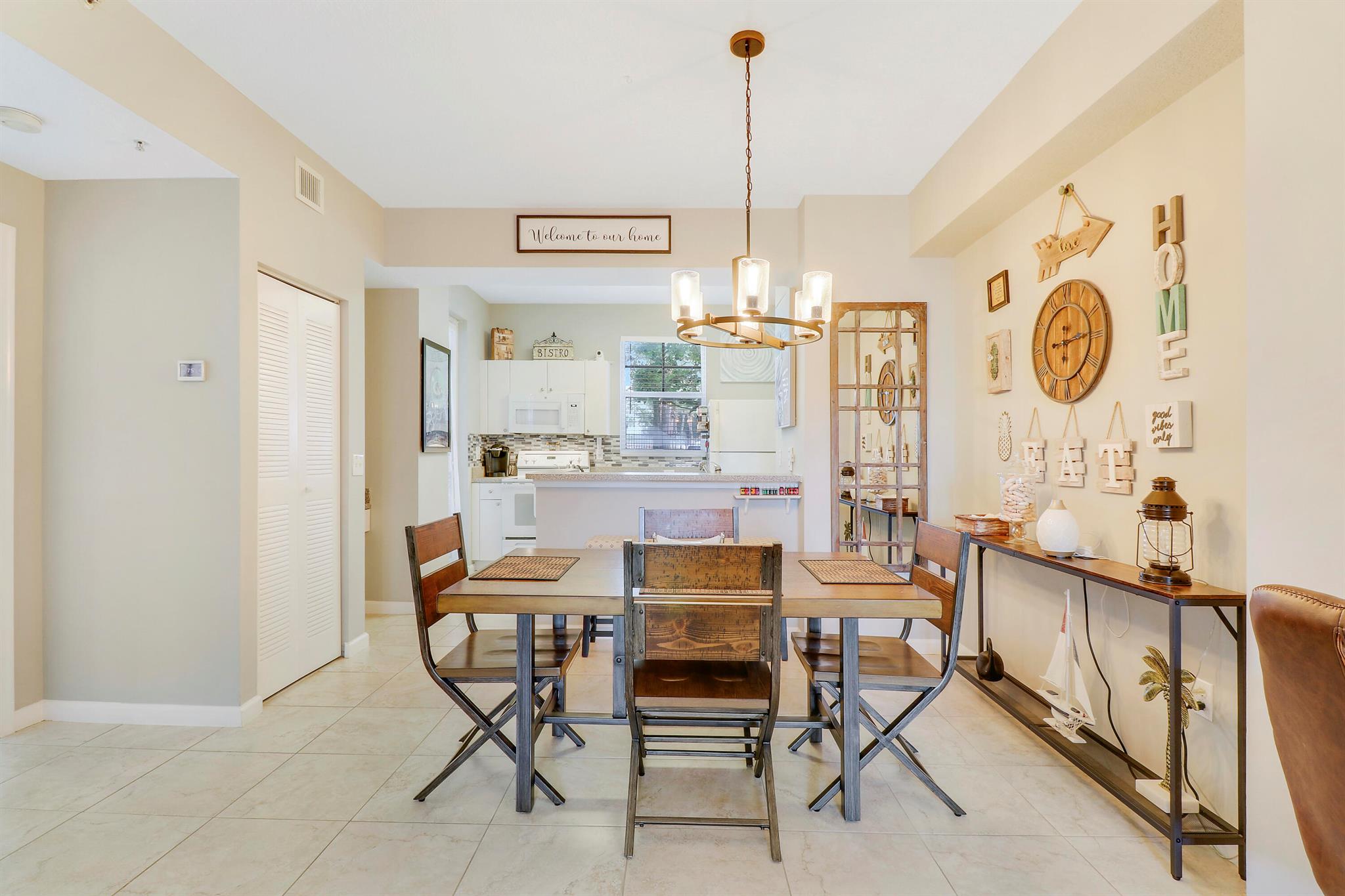 1116 University Boulevard 14