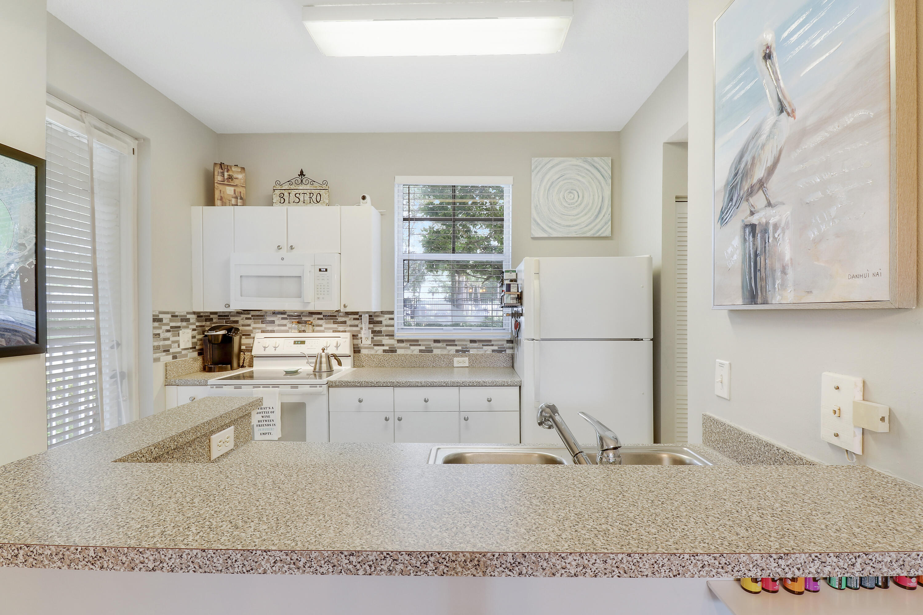 1116 University Boulevard 14