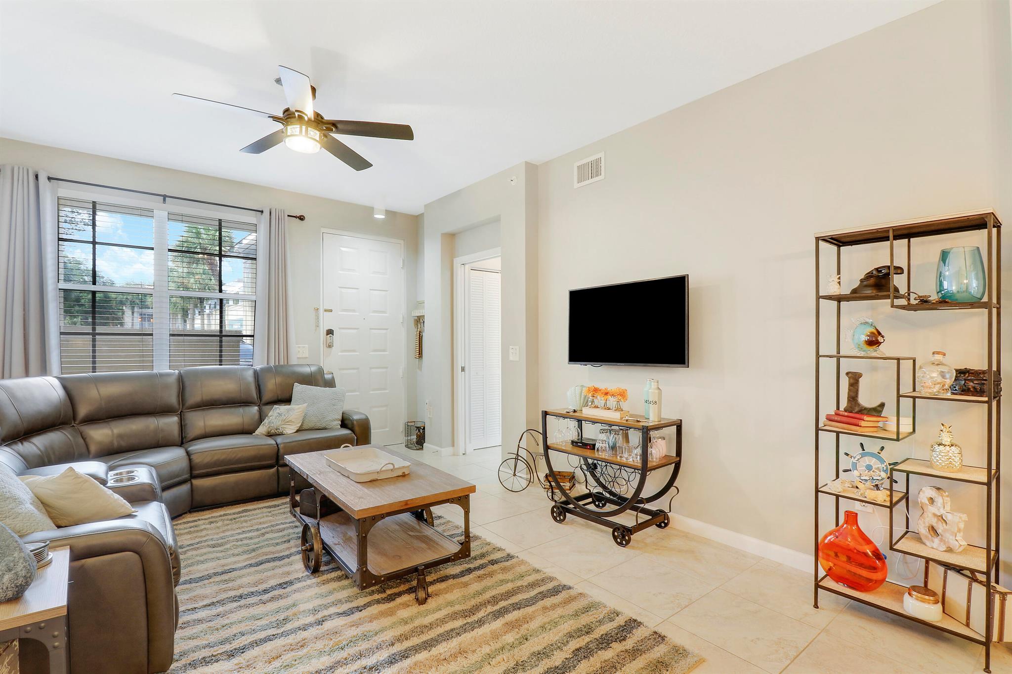 1116 University Boulevard 14