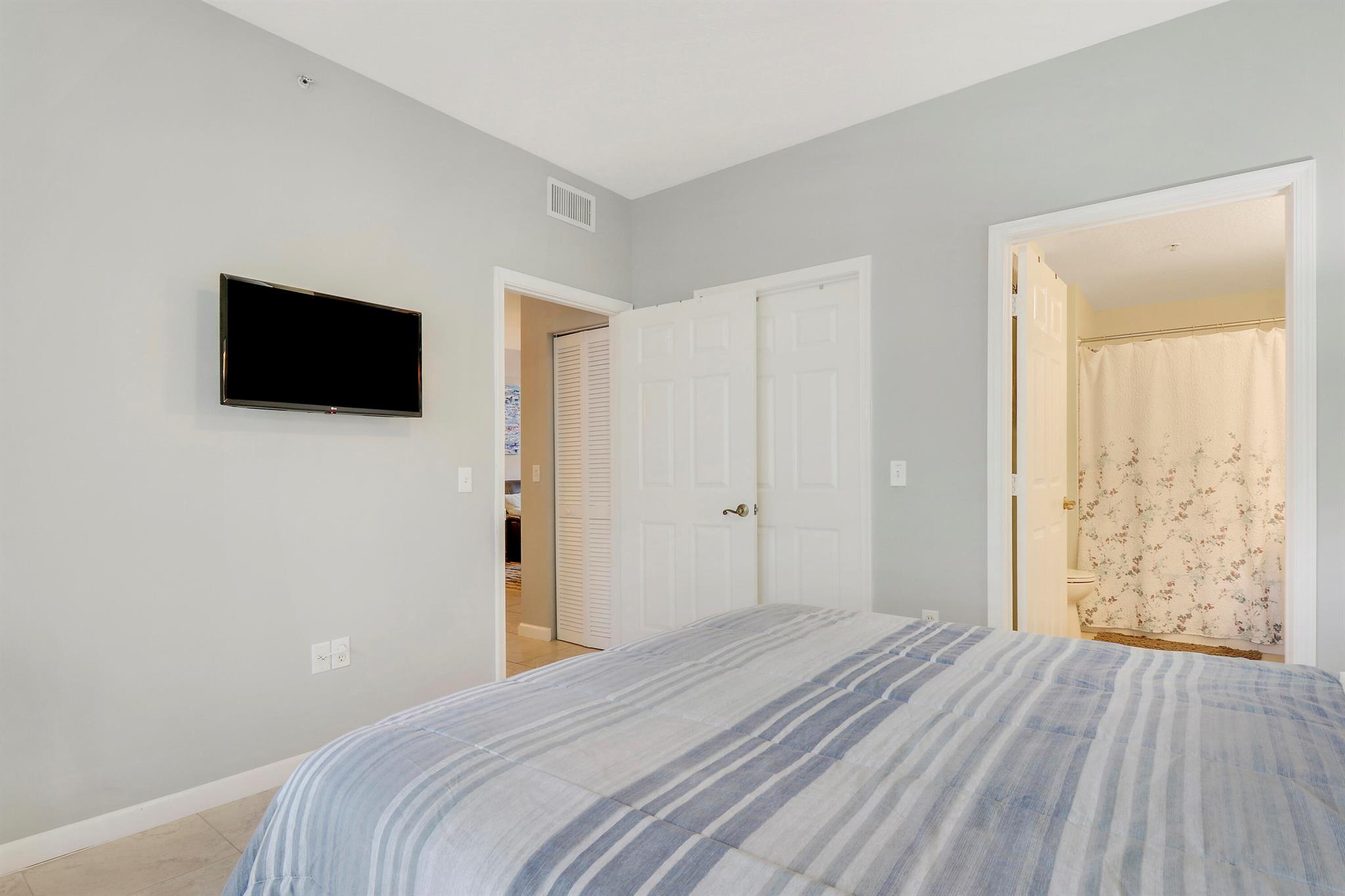 1116 University Boulevard 14