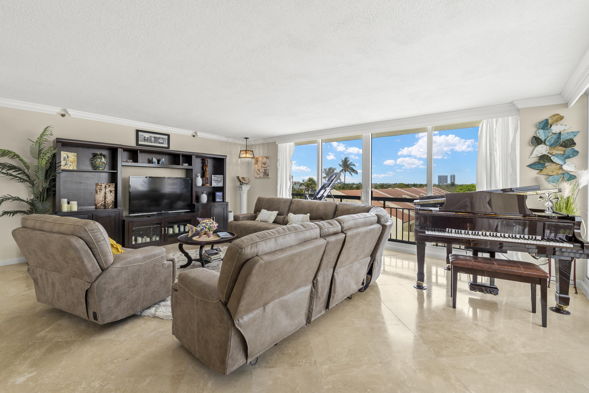 4000 N Ocean Drive 403