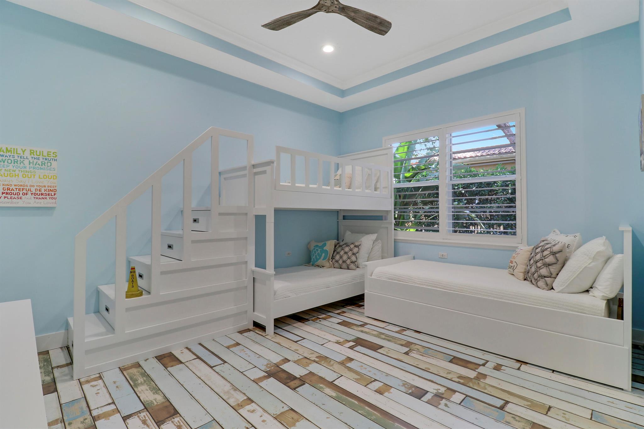 18808 SE Windward Island Lane