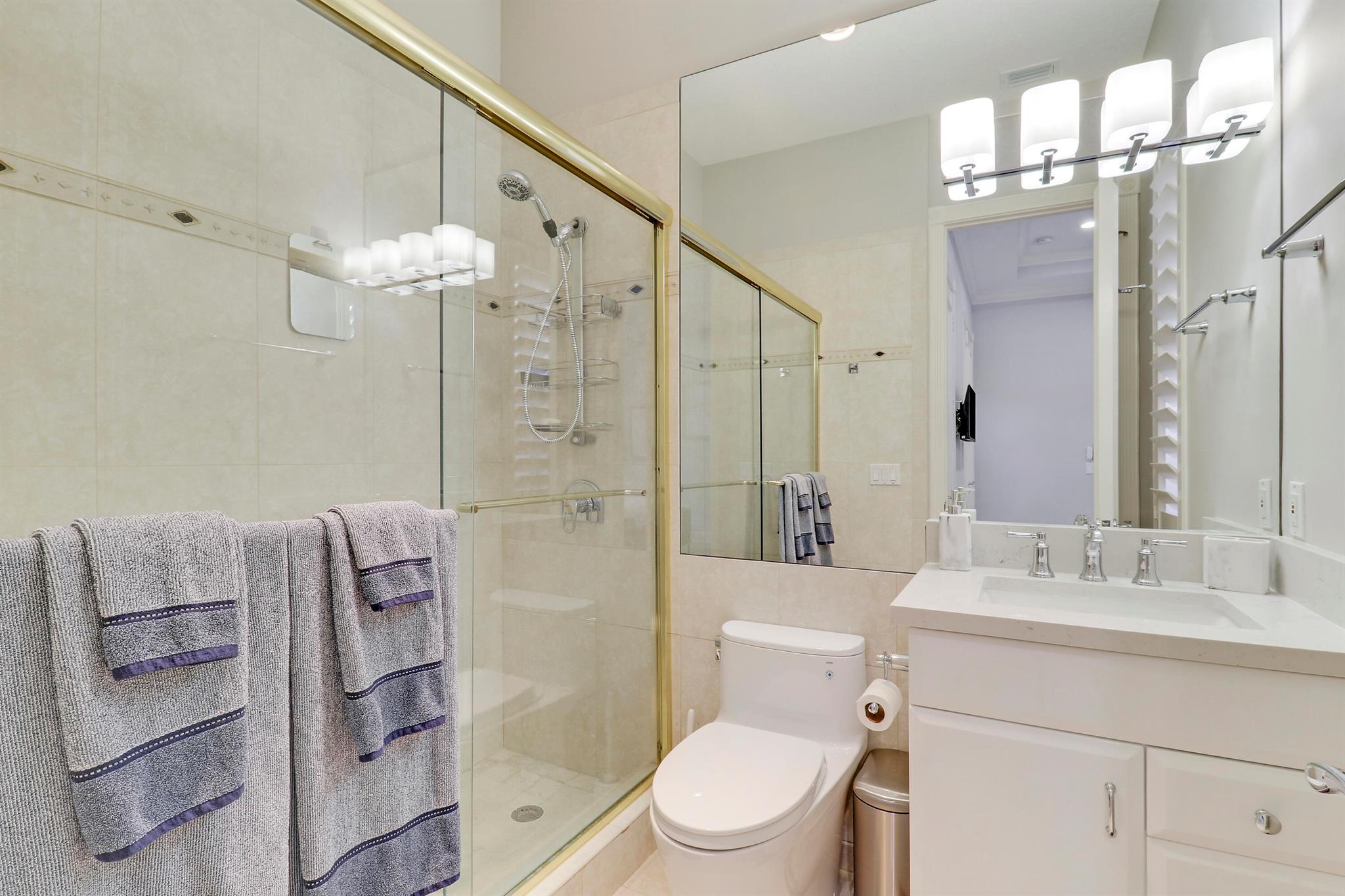 18808 SE Windward Island Lane