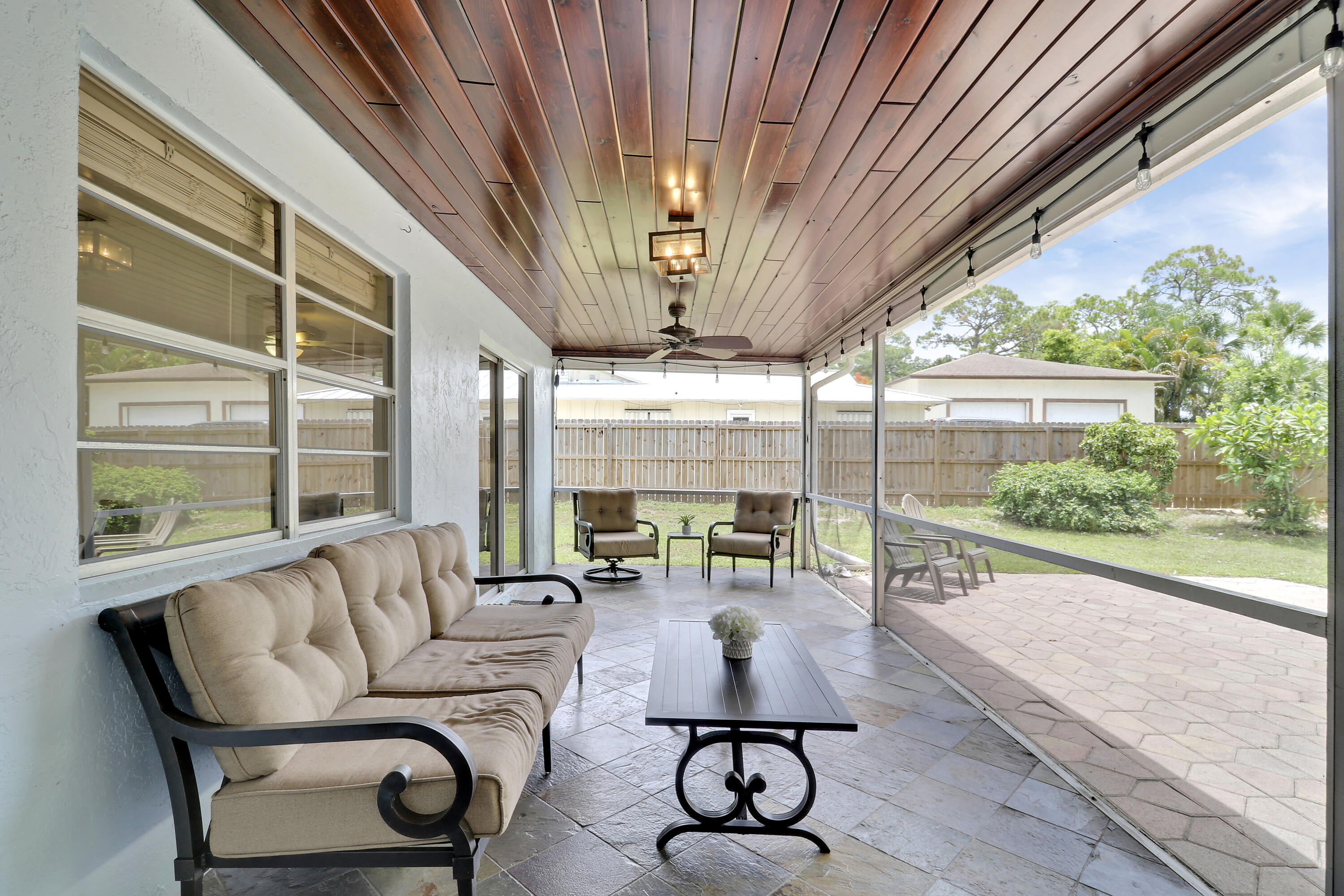 612 Oak Ter Terrace