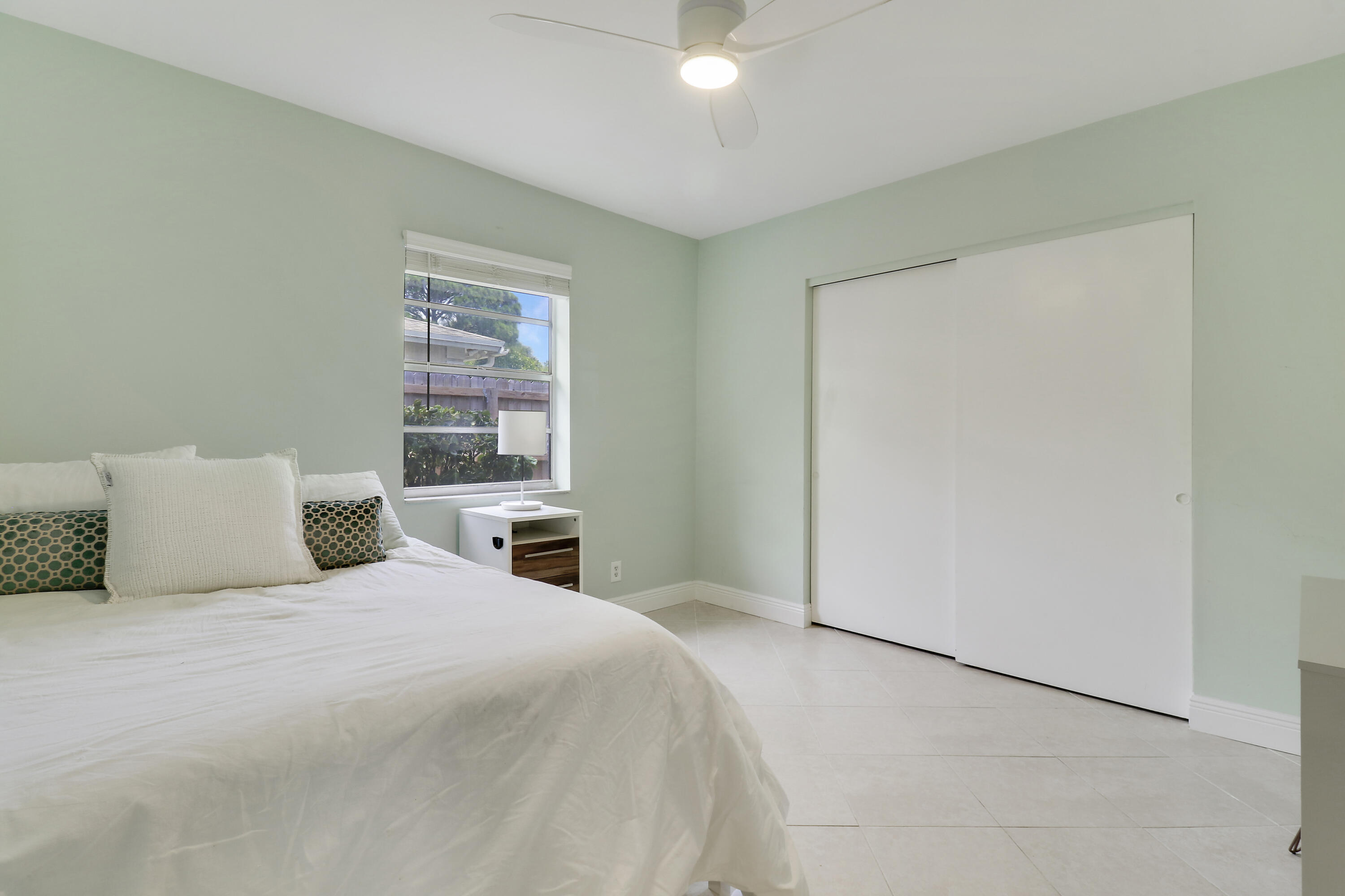 612 Oak Ter Terrace