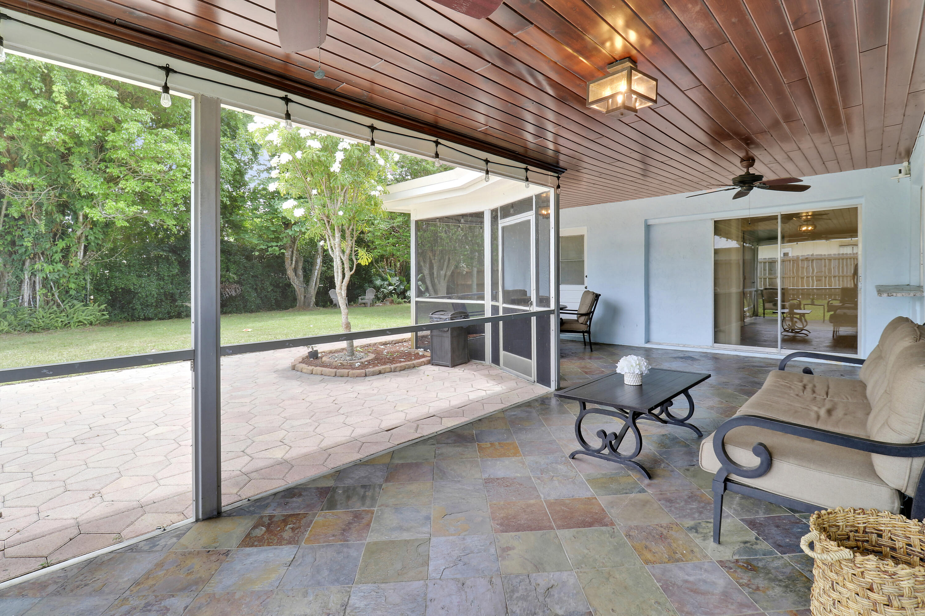 612 Oak Ter Terrace