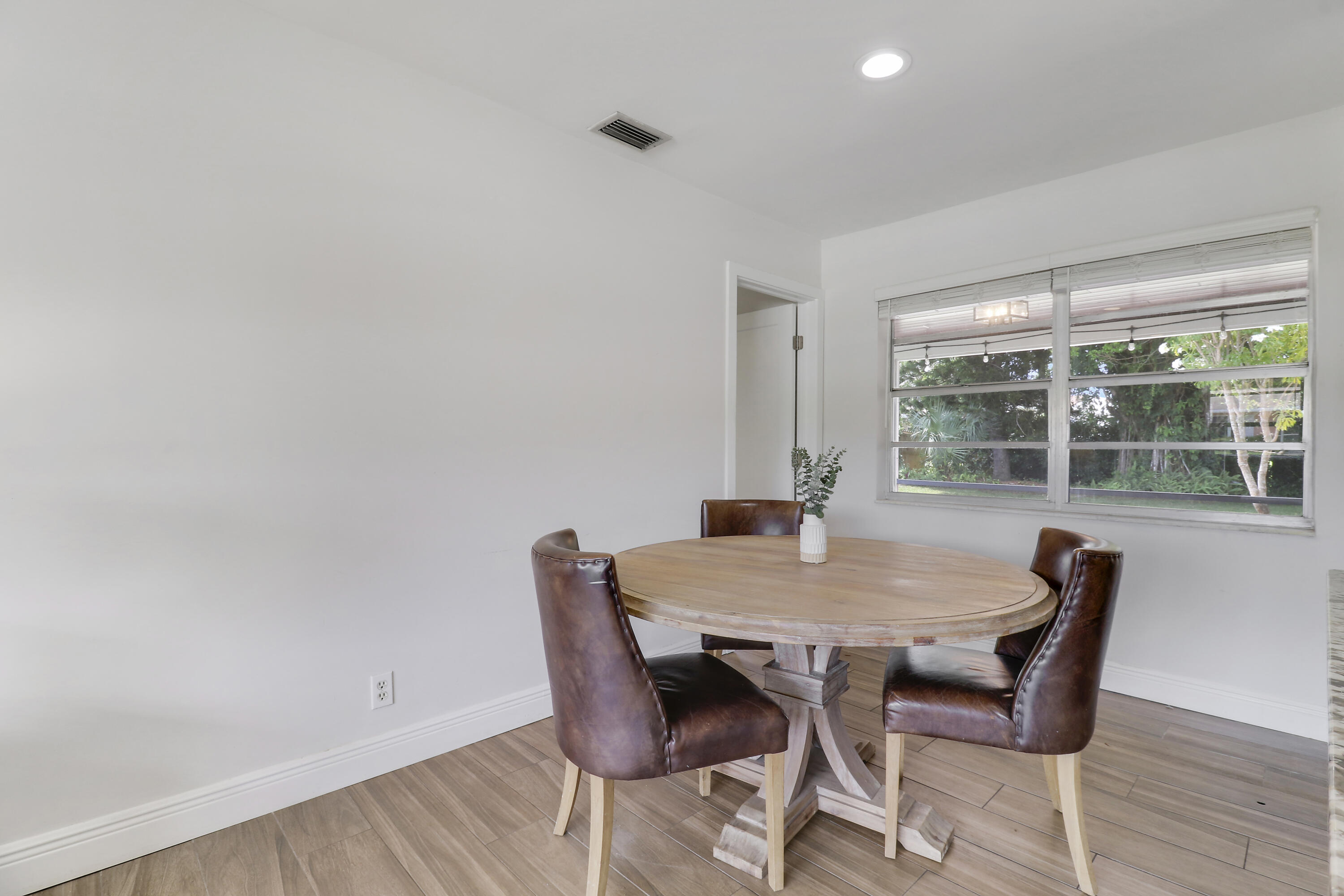 612 Oak Ter Terrace