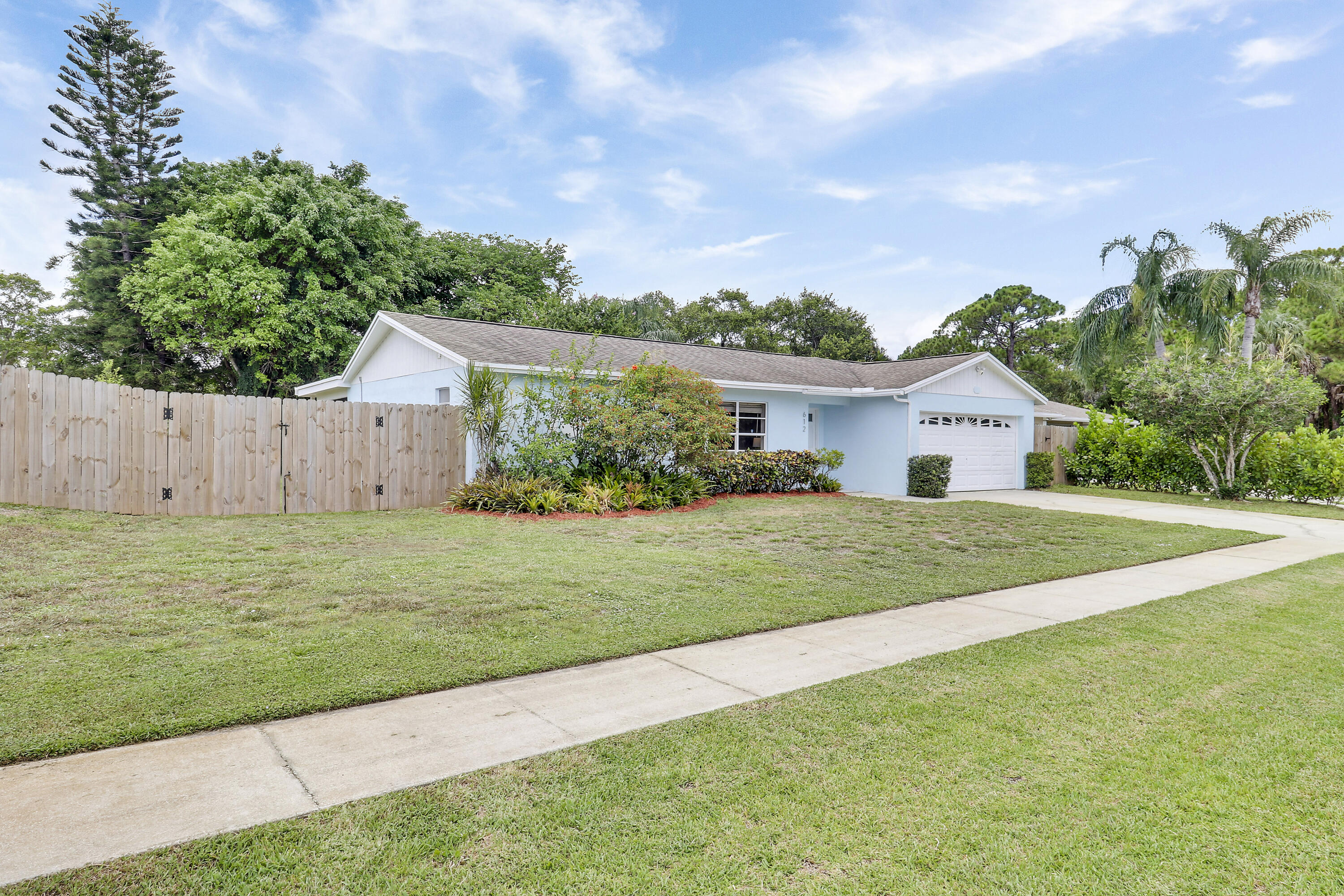 612 Oak Ter Terrace