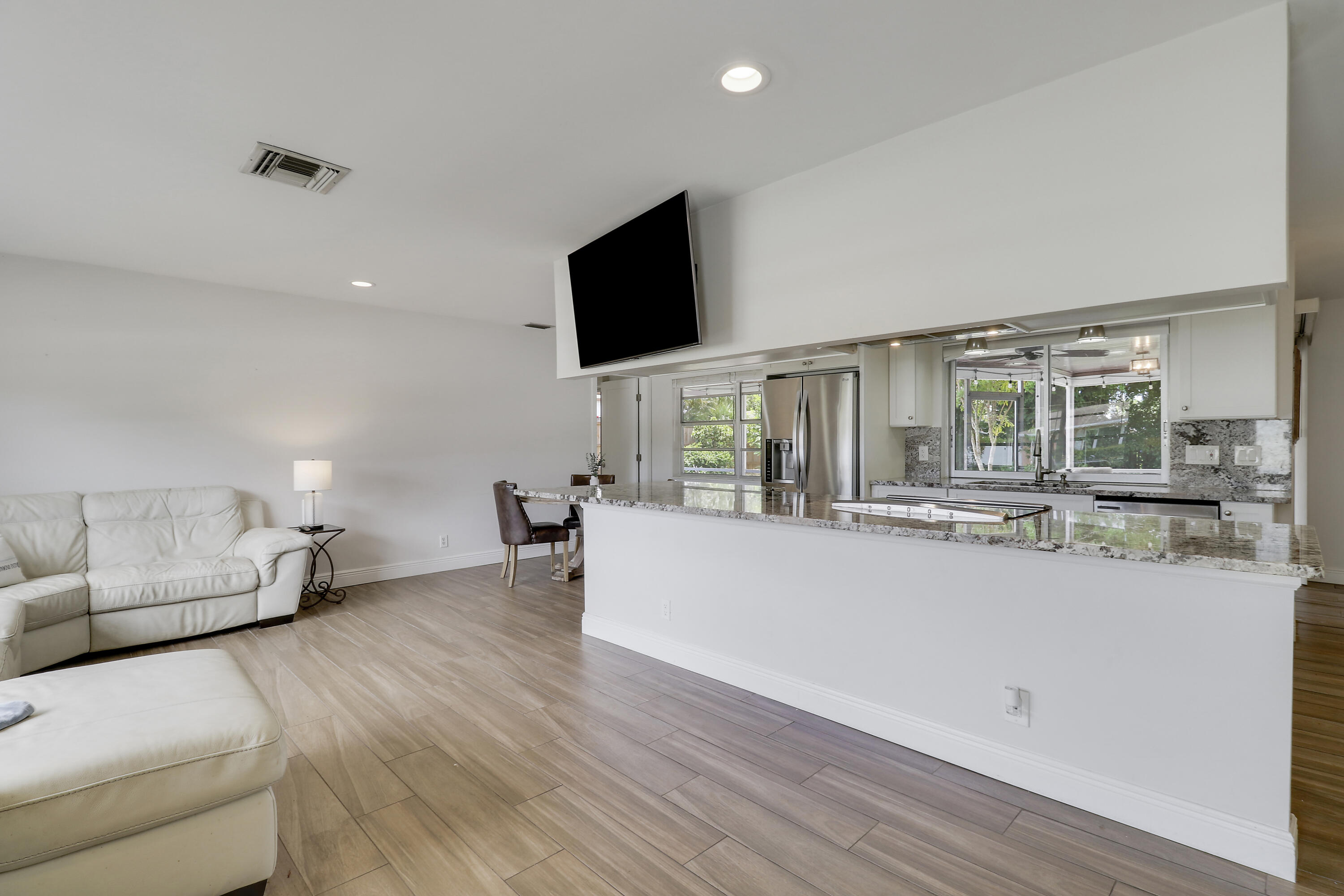 612 Oak Ter Terrace