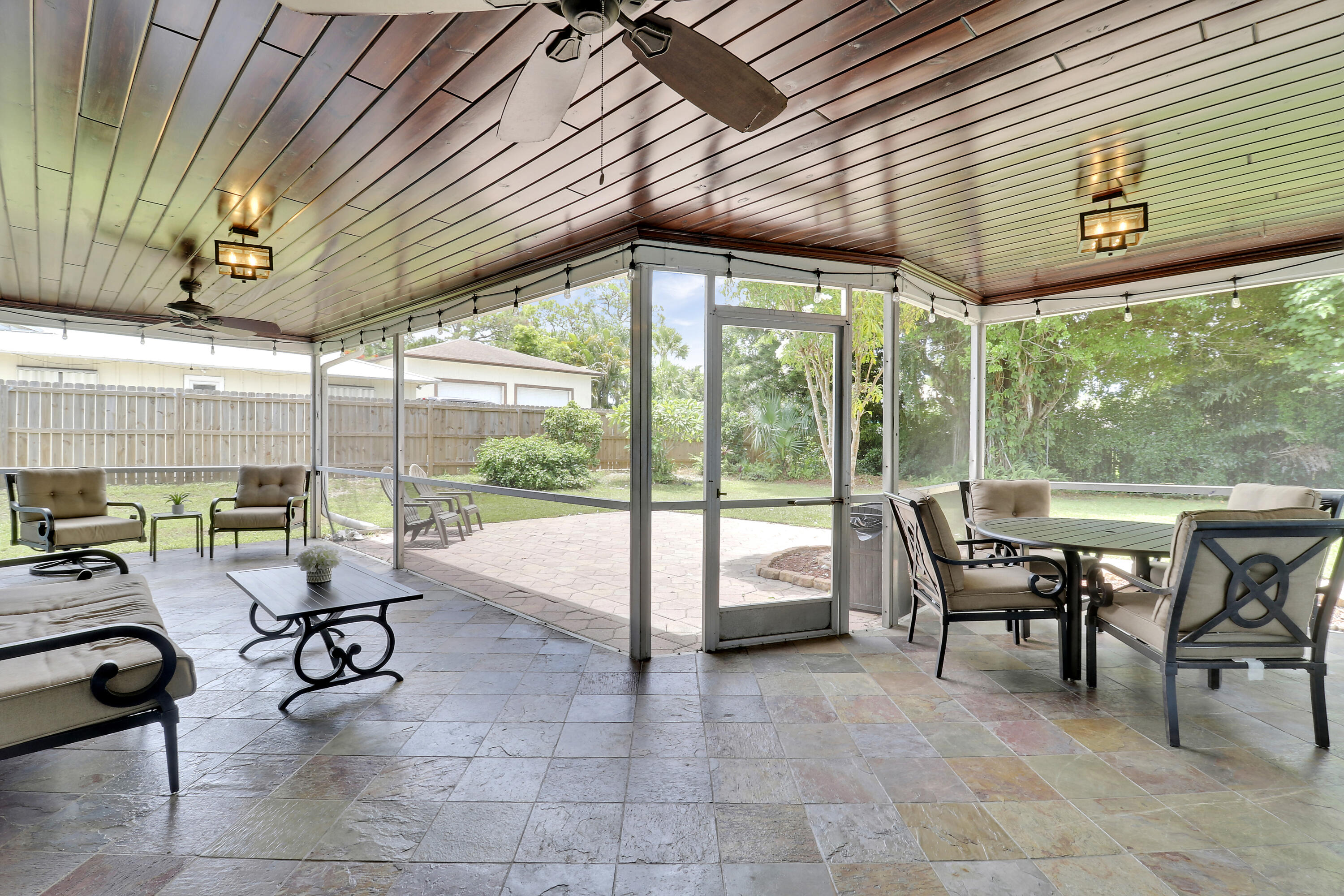 612 Oak Ter Terrace