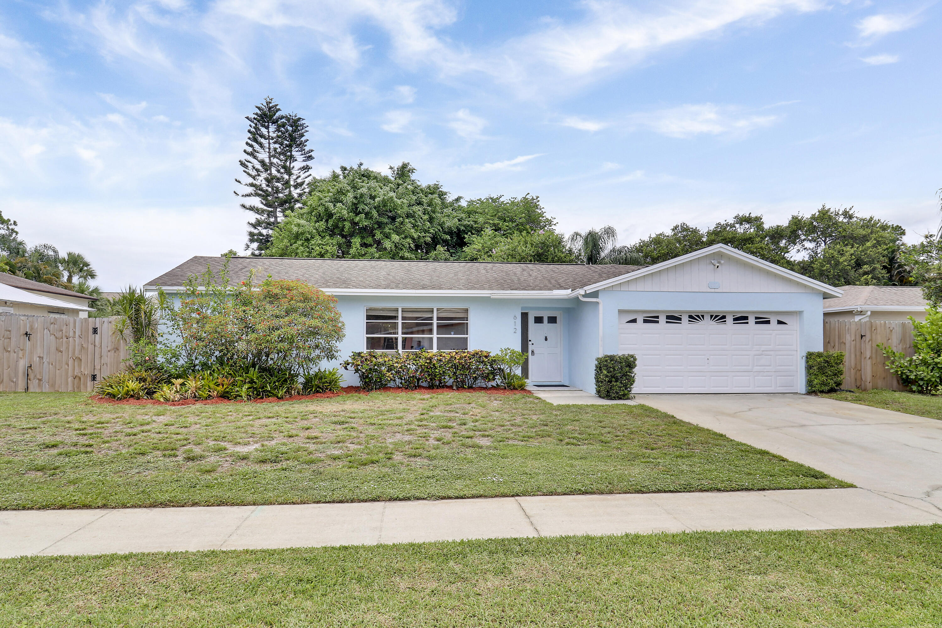 612 Oak Ter Terrace