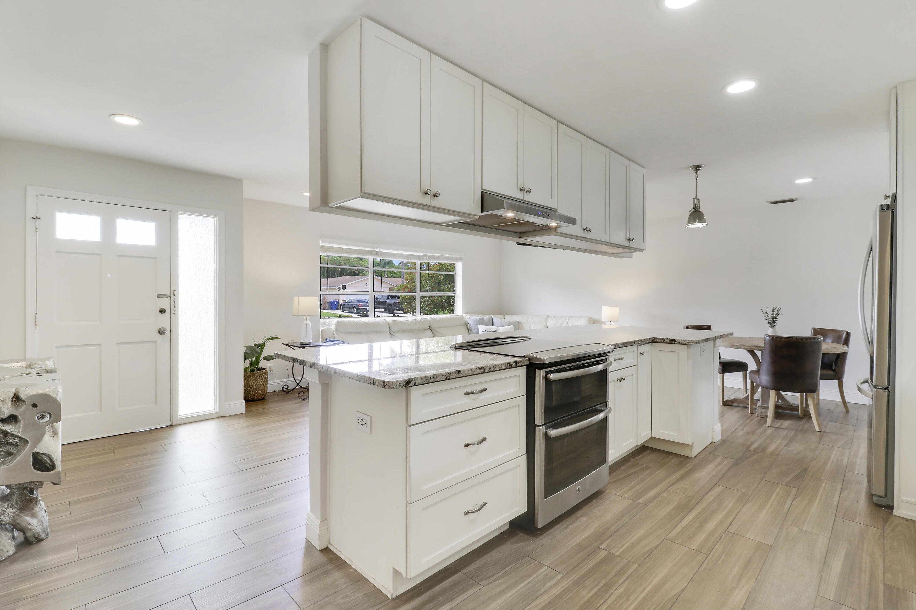 612 Oak Ter Terrace