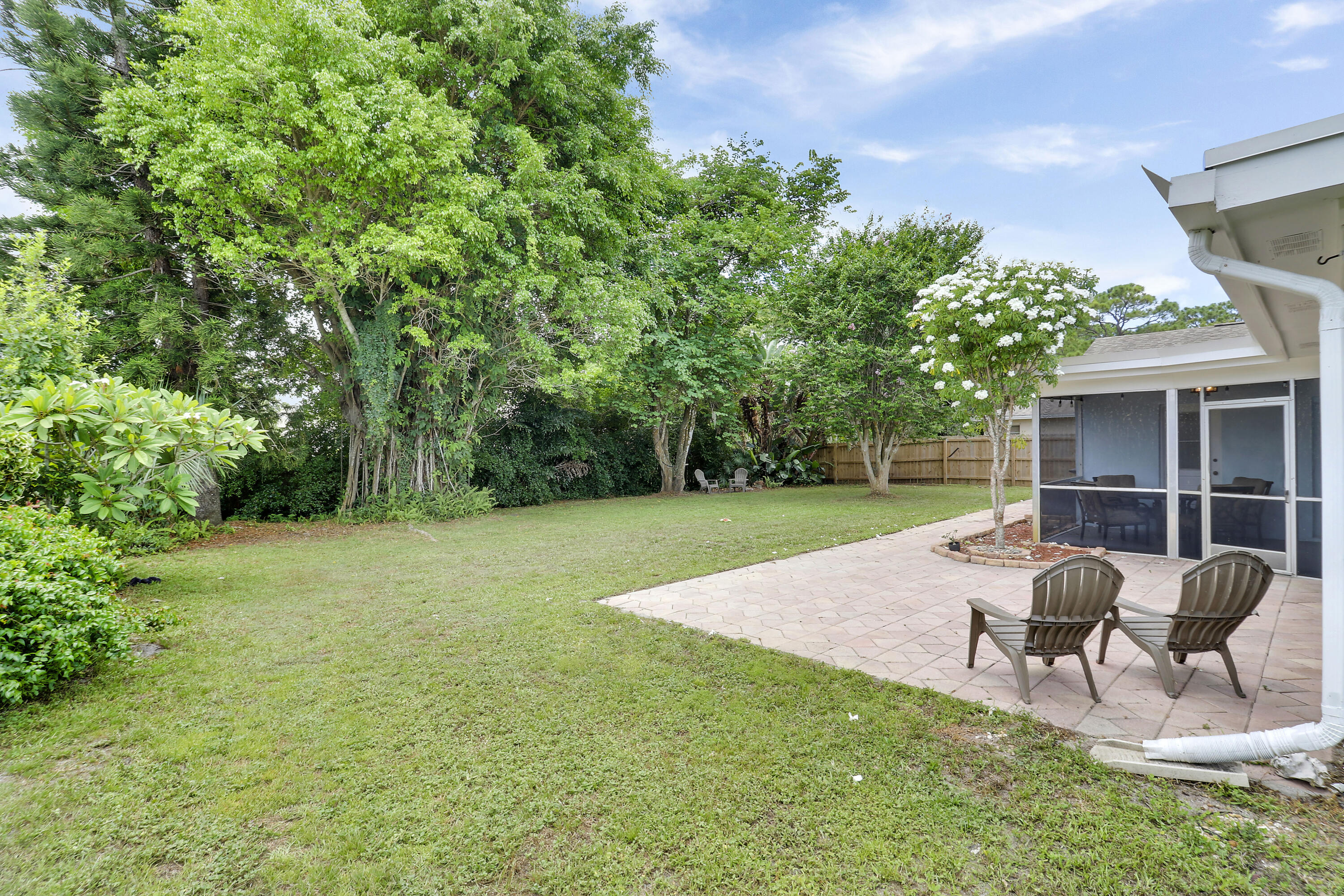 612 Oak Ter Terrace