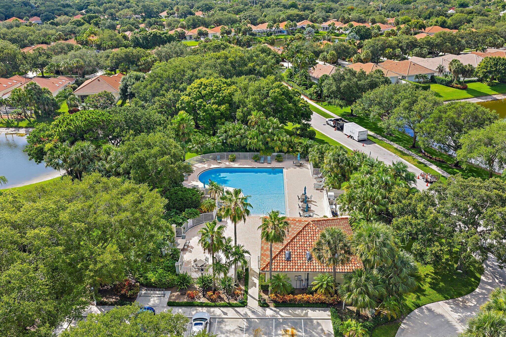 216 E Tall Oaks Circle
