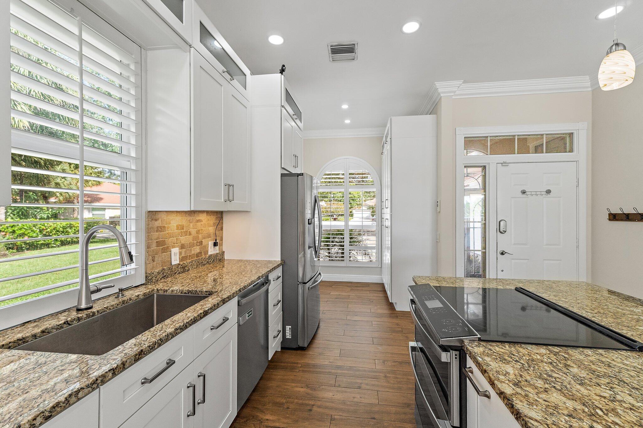 216 E Tall Oaks Circle