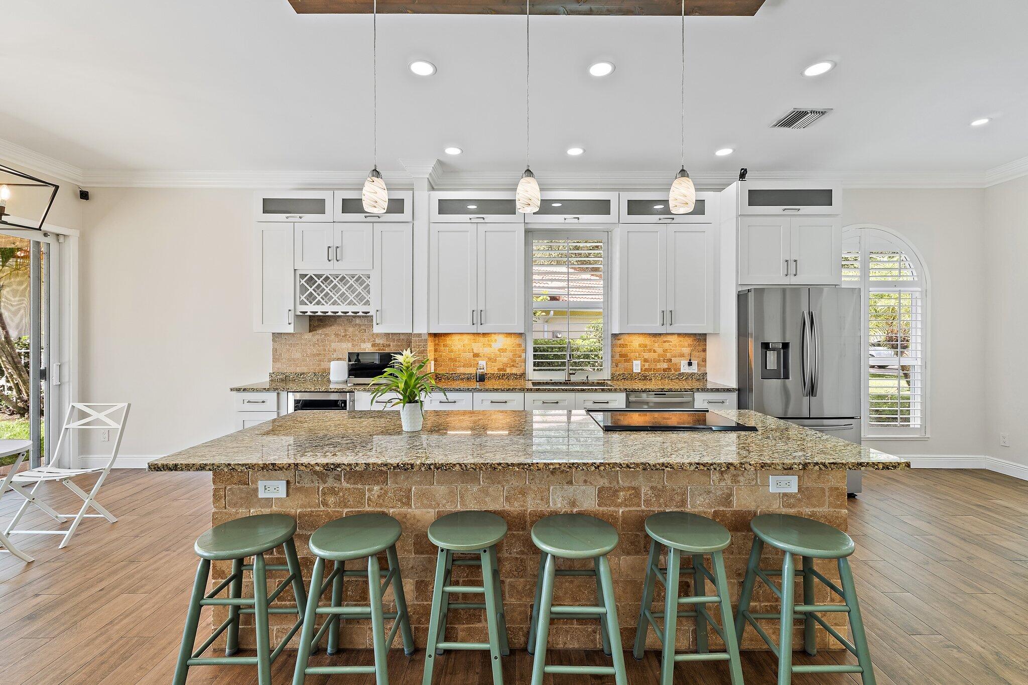 216 E Tall Oaks Circle