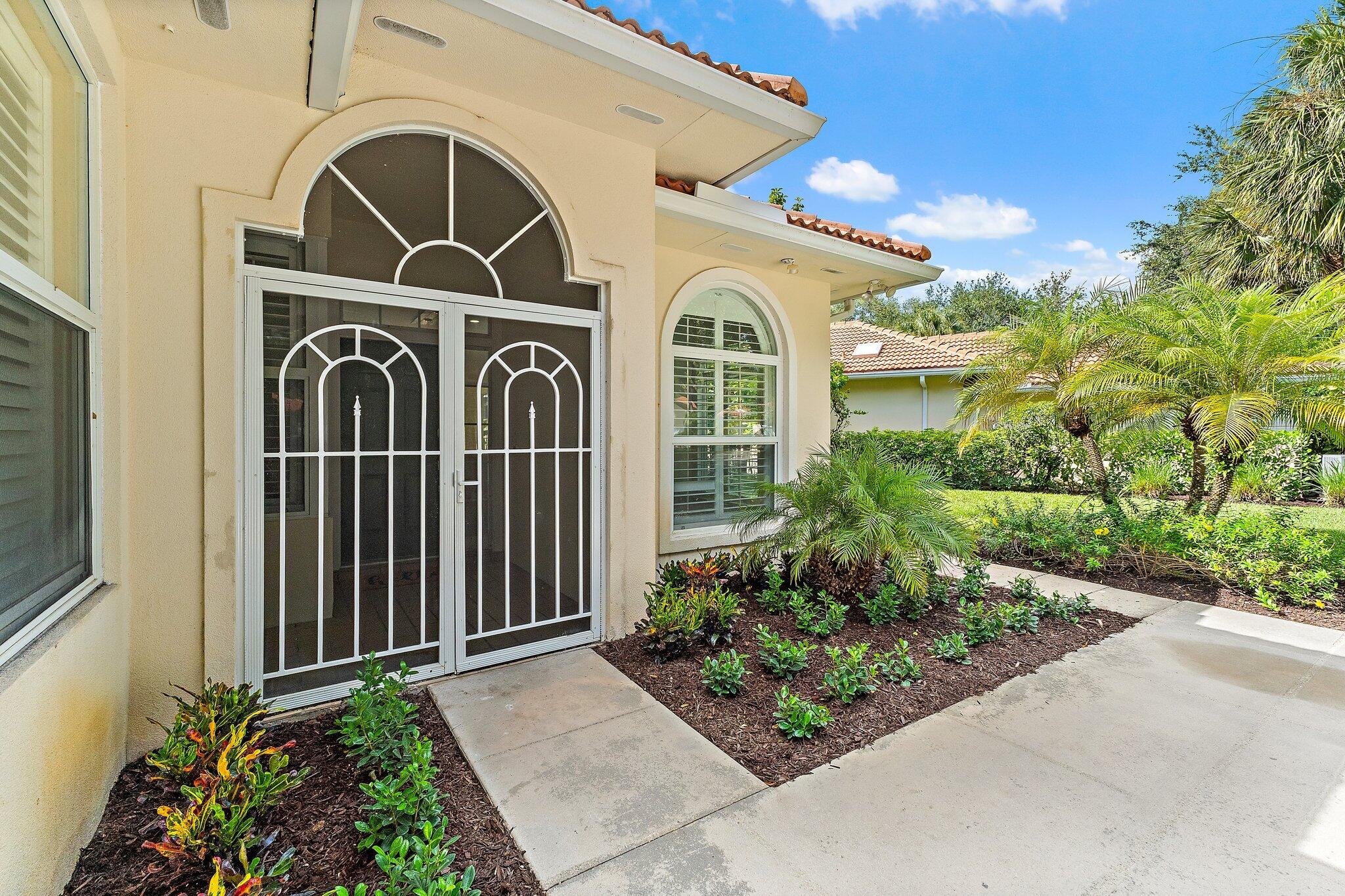 216 E Tall Oaks Circle