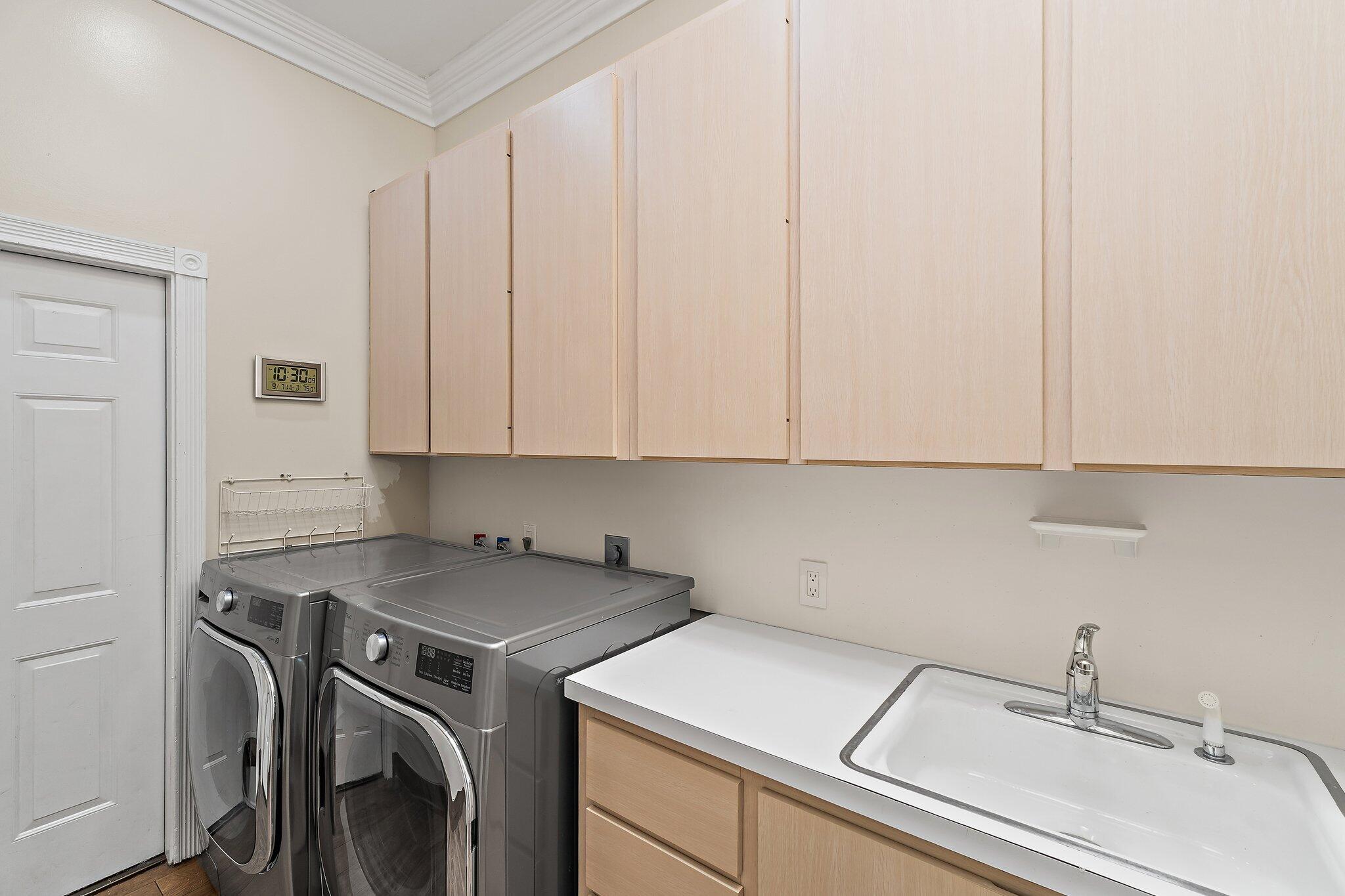 216 E Tall Oaks Circle