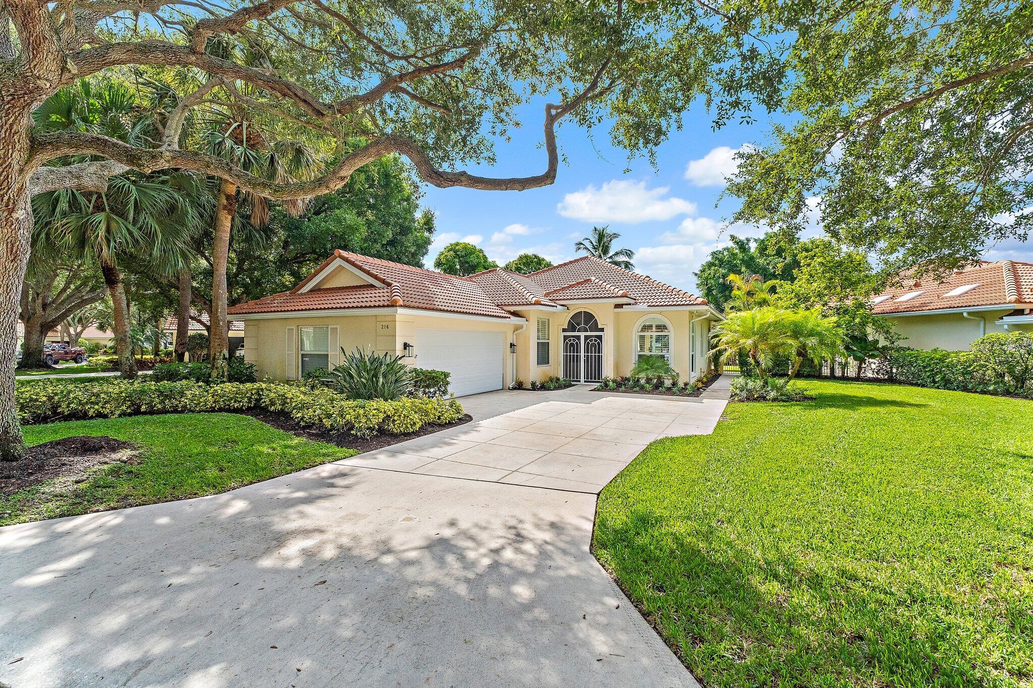 216 E Tall Oaks Circle