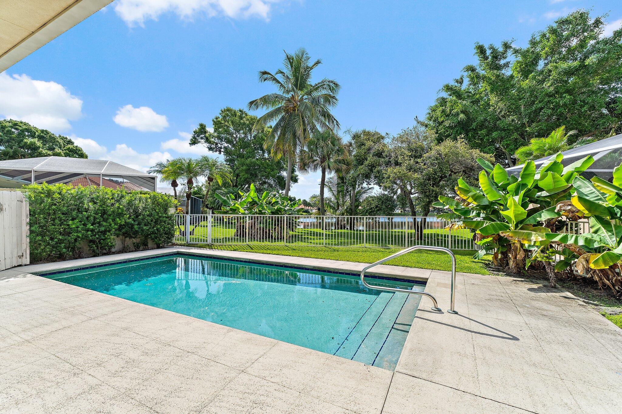 216 E Tall Oaks Circle